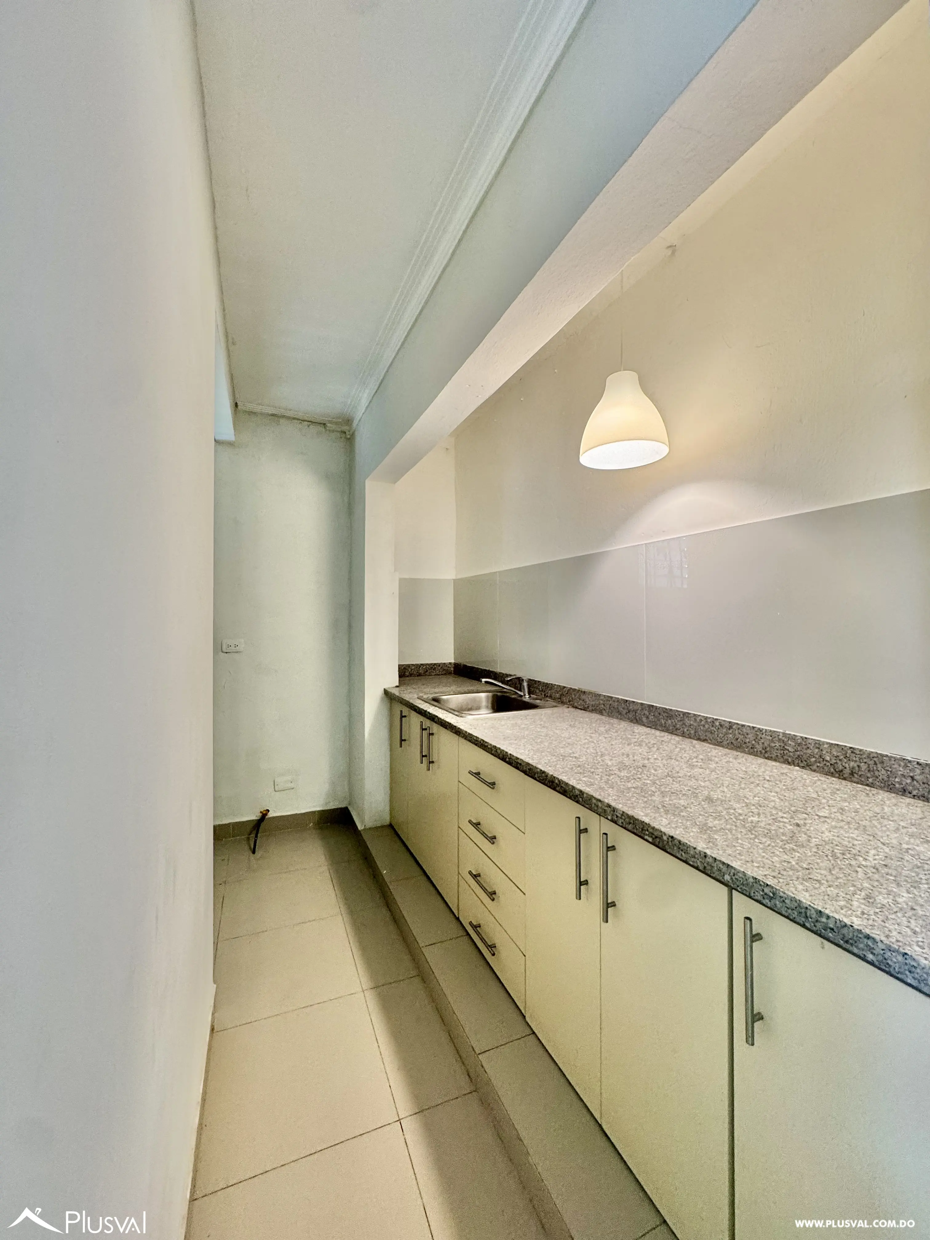 Alquilo Excelente Local en 2do Nivel en Gazcue 507806