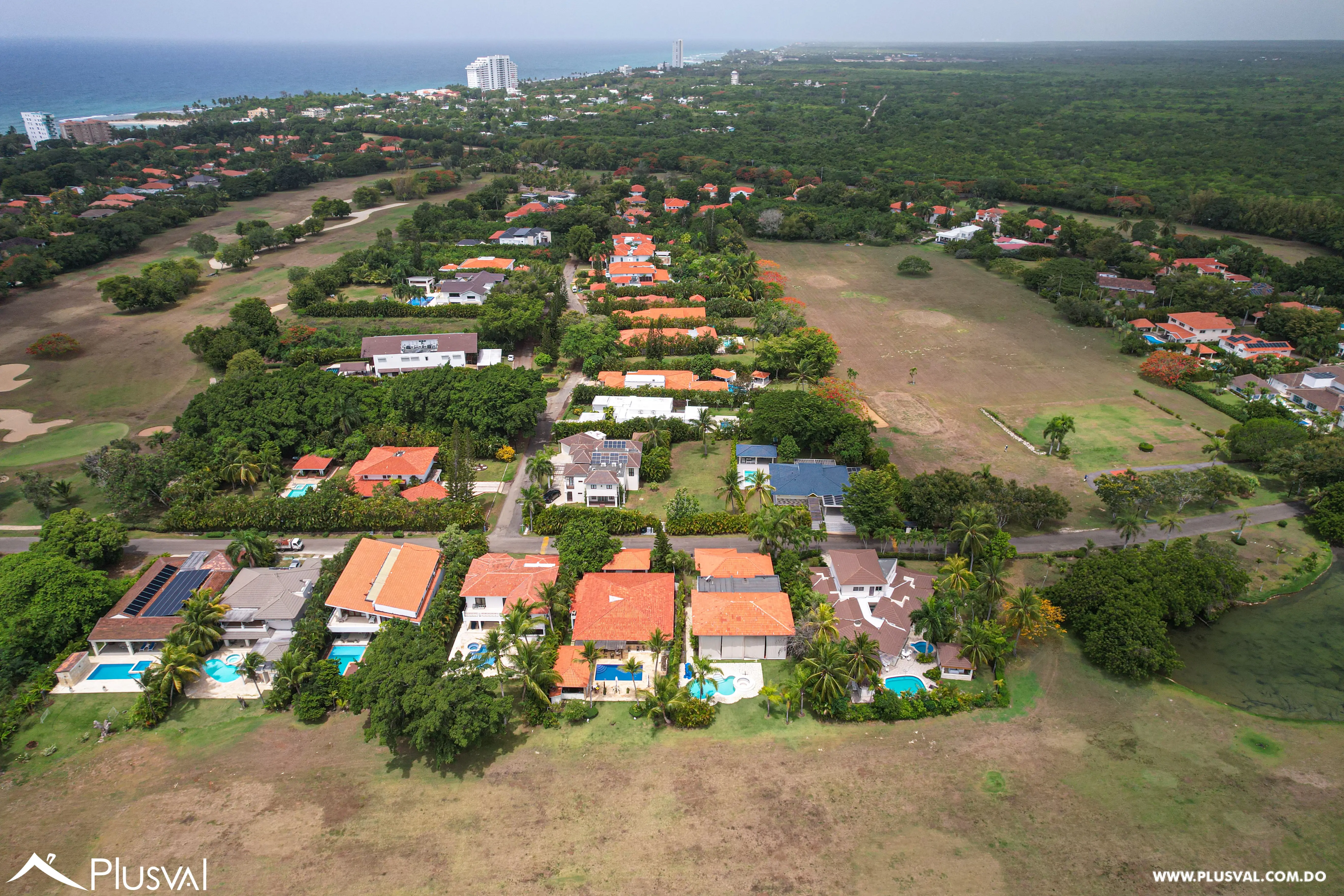 Villa en venta en metro Country Club con piscina privada y vista al campo de golf 456493