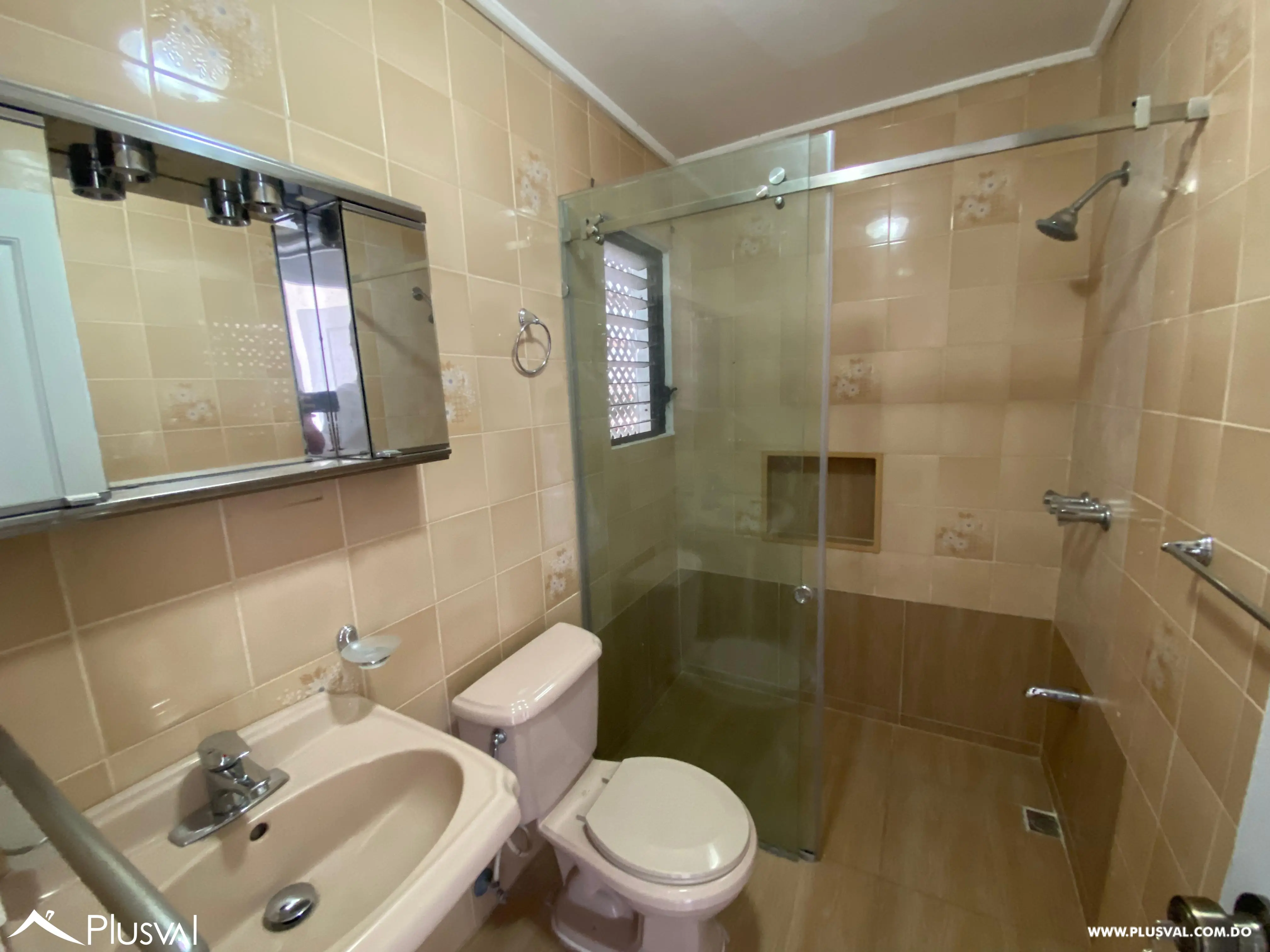 Amplia Casa en Venta ubicada en Los Cerros de Gurabo 464206