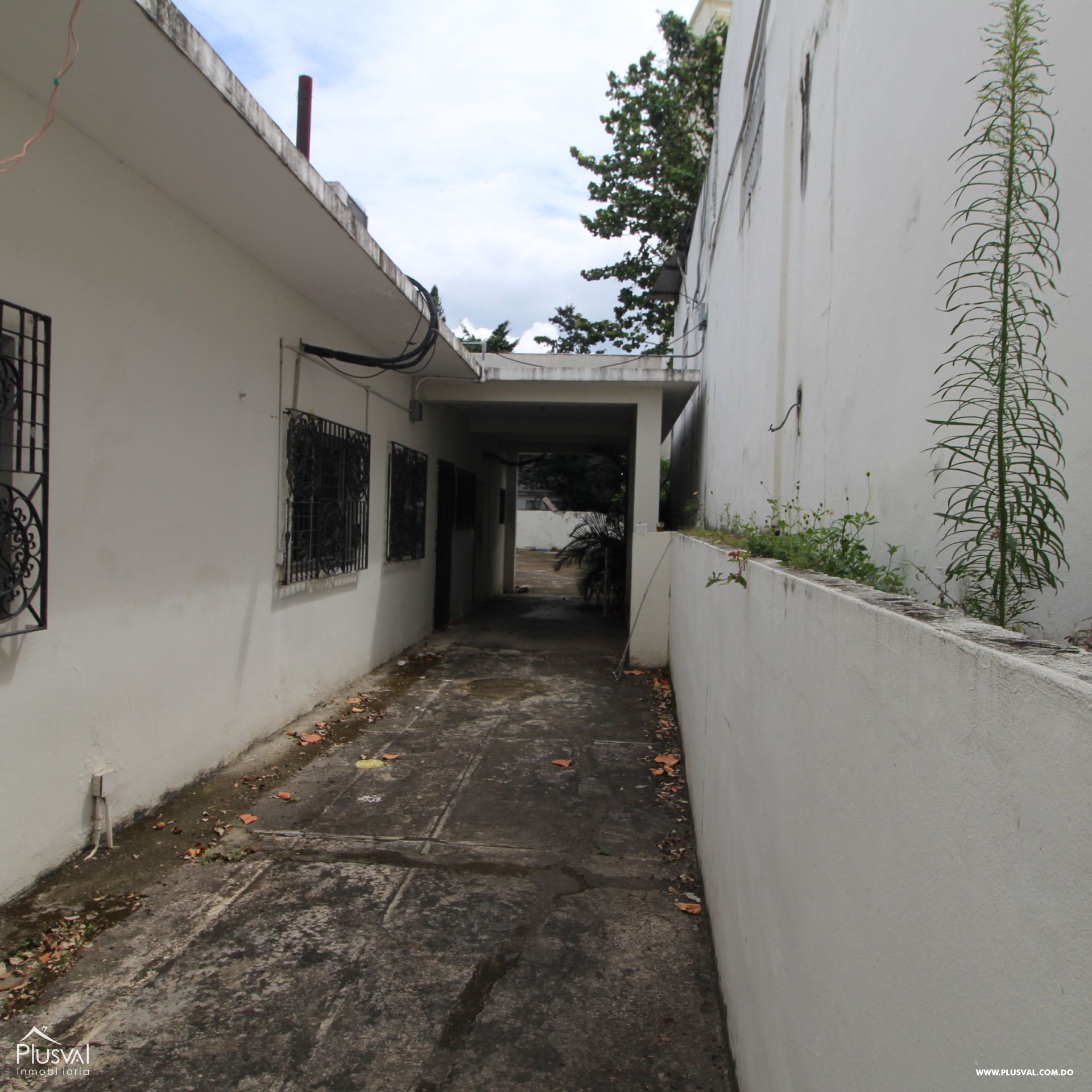 Amplio terreno en venta  ubicado en la Máximo Gómez . 209979