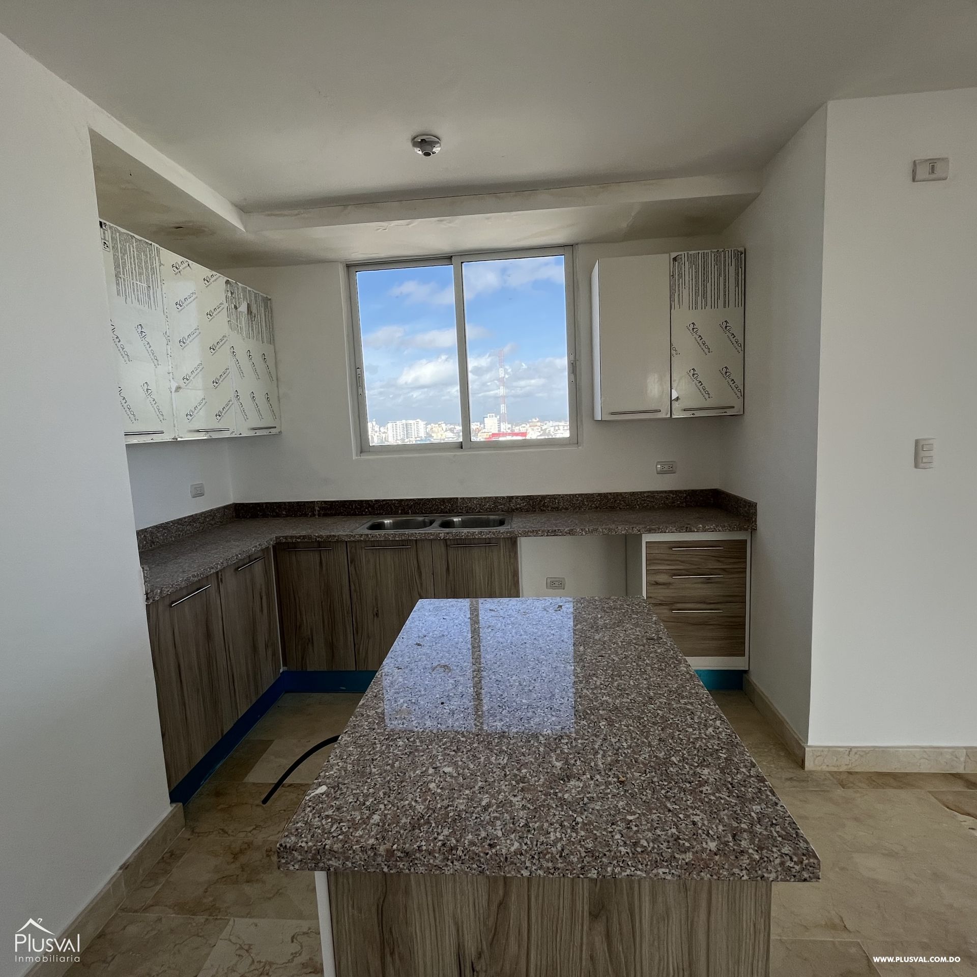 Venta de apartamento de 3 habitaciones en el sector de Evaristo Morales 293890