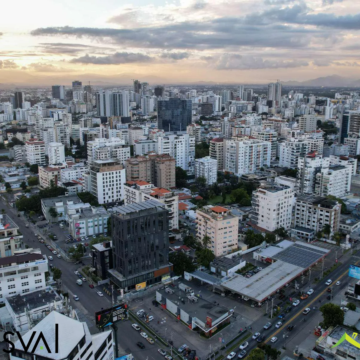 Apartamento en venta de 3 habitaciones y 4 parqueos en Naco, uno por nivel 416994