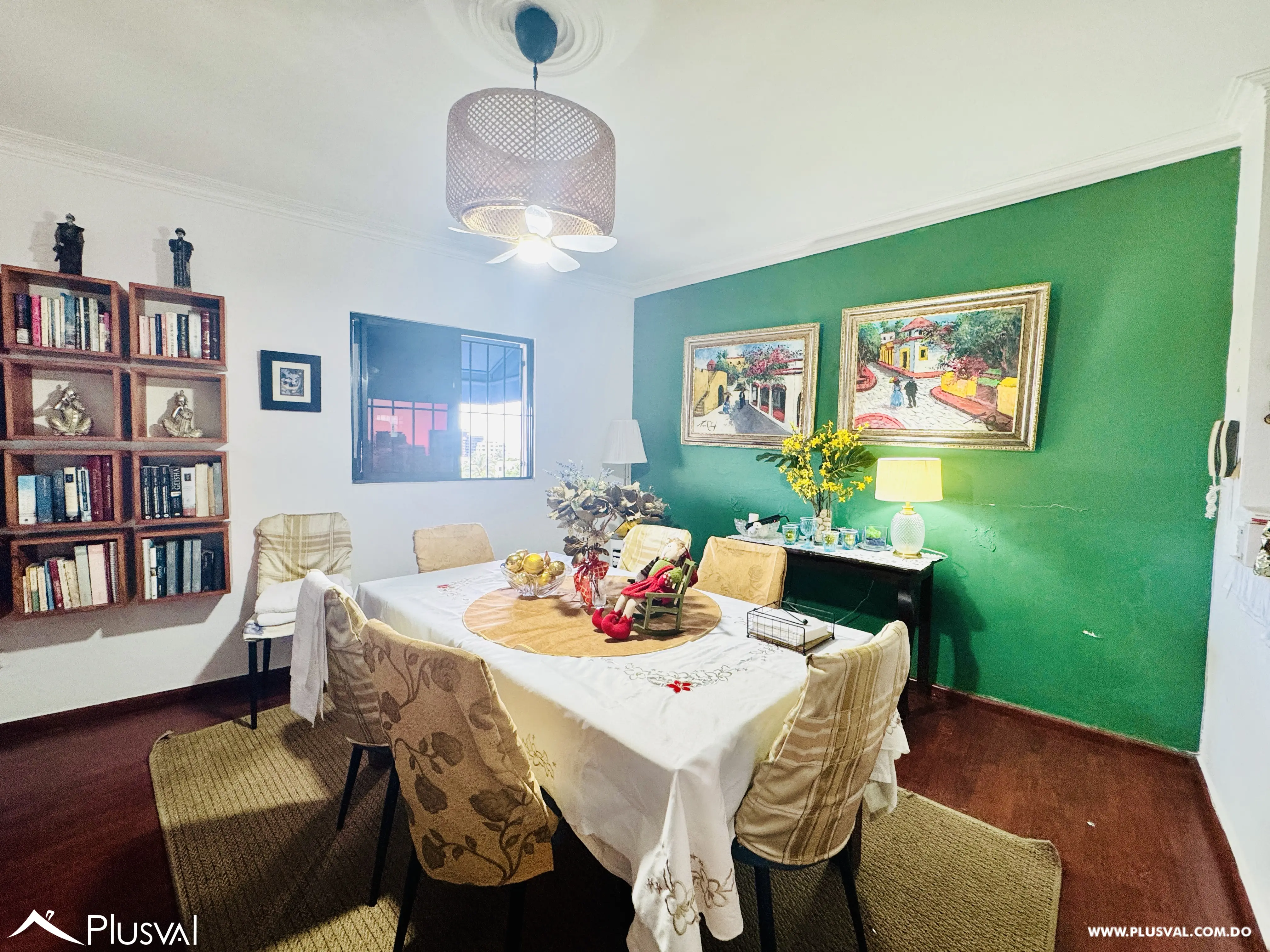 Amplio apartamento clásico en venta en tranquila calle de Gazcue 470416