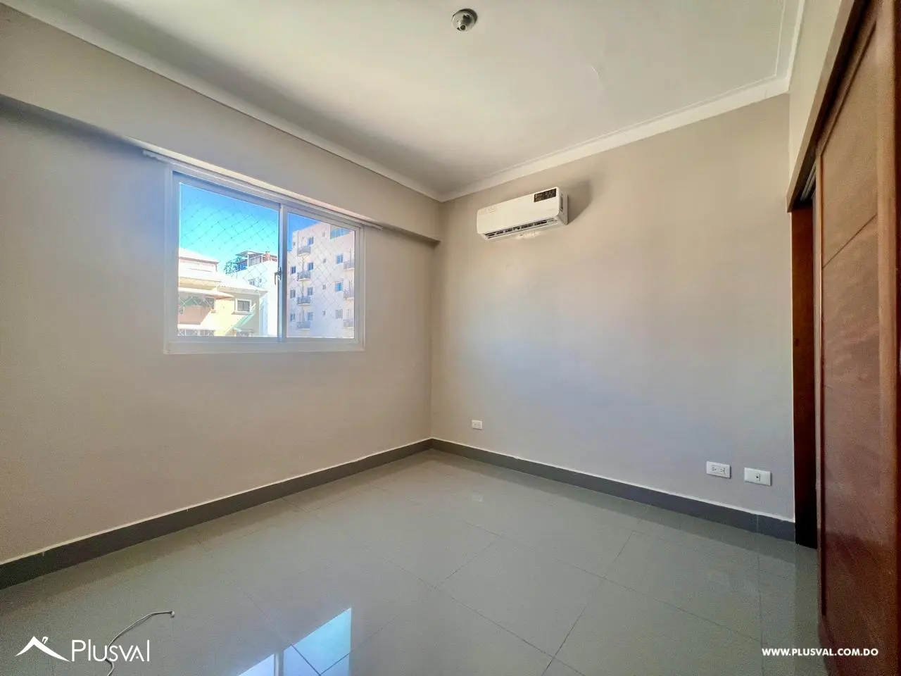 Apartamento en alquiler en Evaristo Morales con balcón tipo terraza 479239