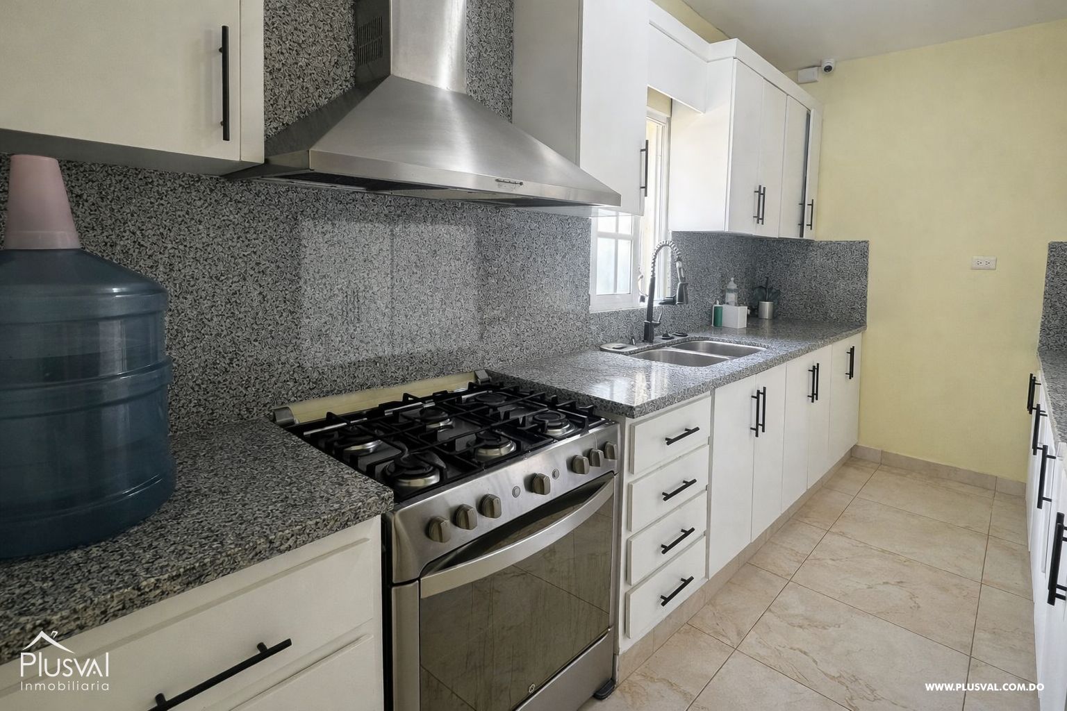 Casa de amplia con Piscina a 3 Minutos del Próximo City Center 498906