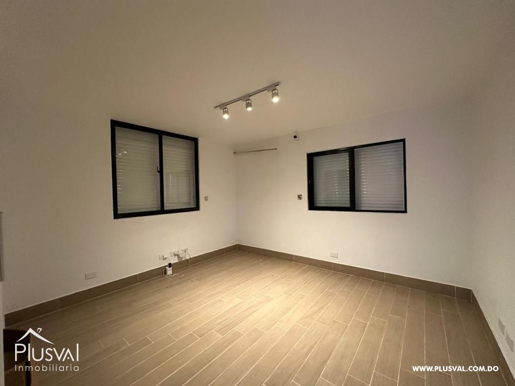 En Piantini , local en 2do piso en alquiler . Solo ofic administrativas 276012