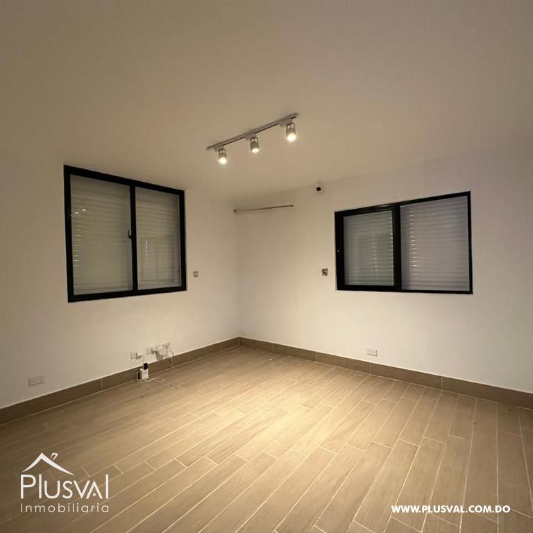 En Piantini , local en 2do piso en alquiler . Solo ofic administrativas 276012
