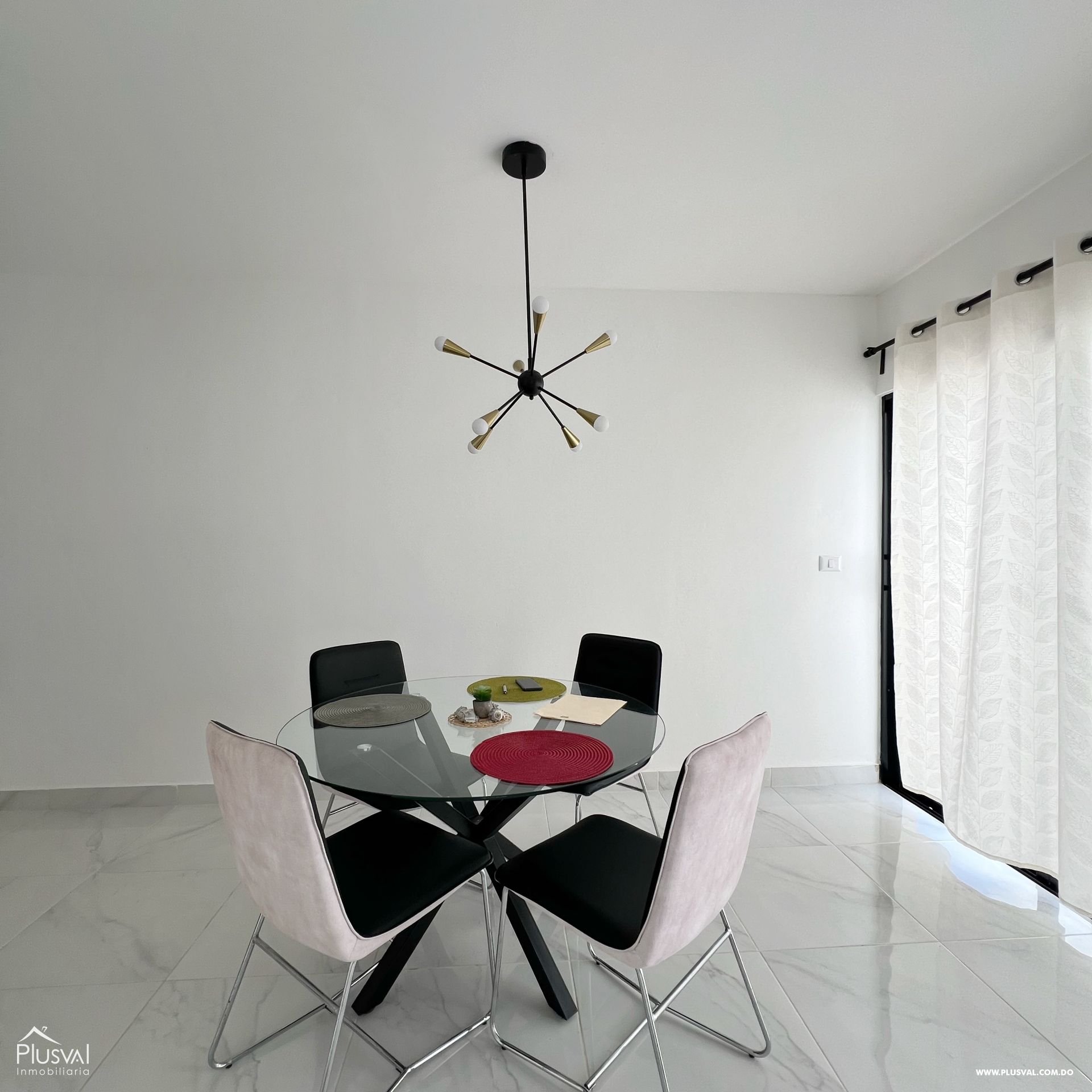 Exclusiva casa de dos niveles a la venta ubicada en Bavaro, Punta Cana 371100