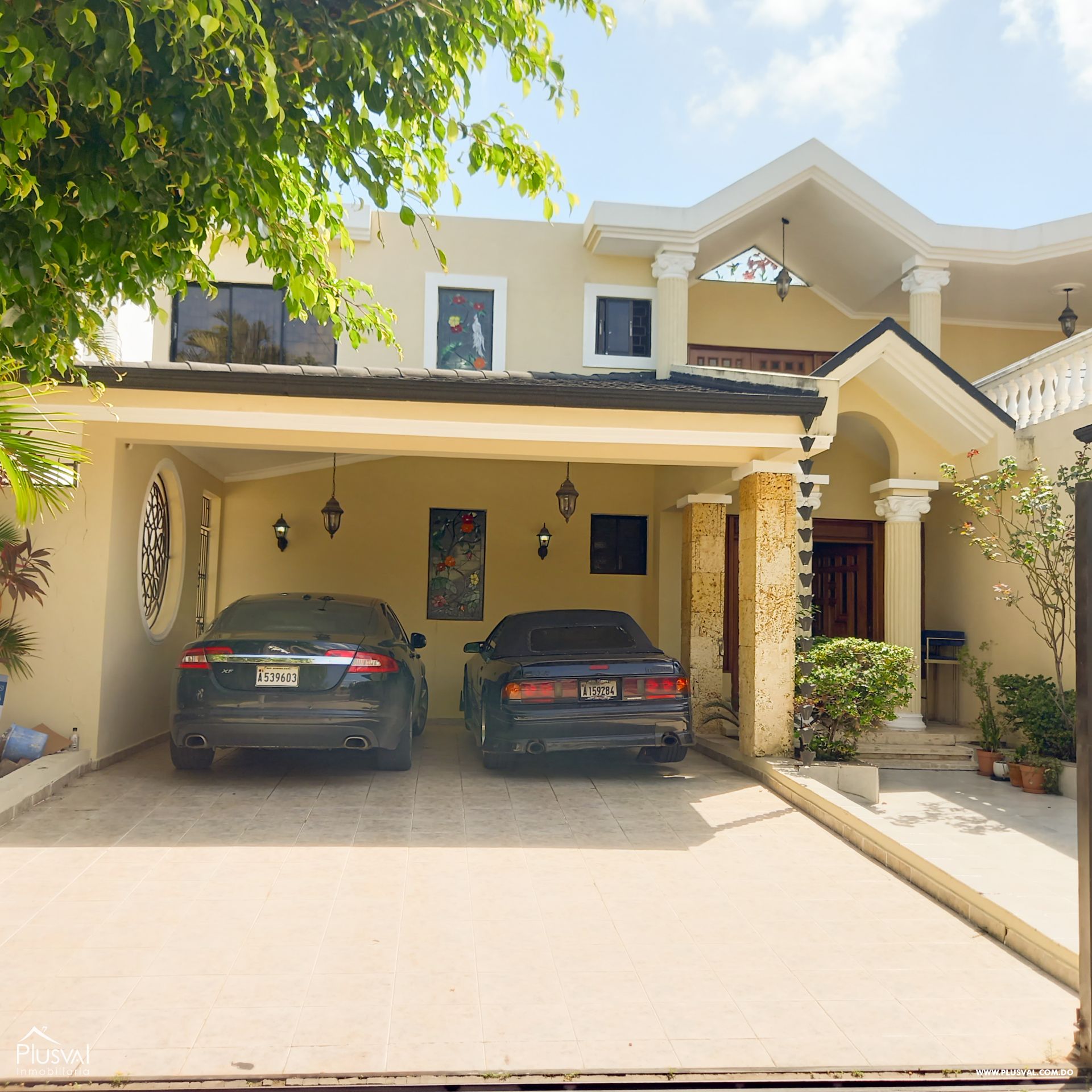 Casa de dos niveles en Los Laureles 176377
