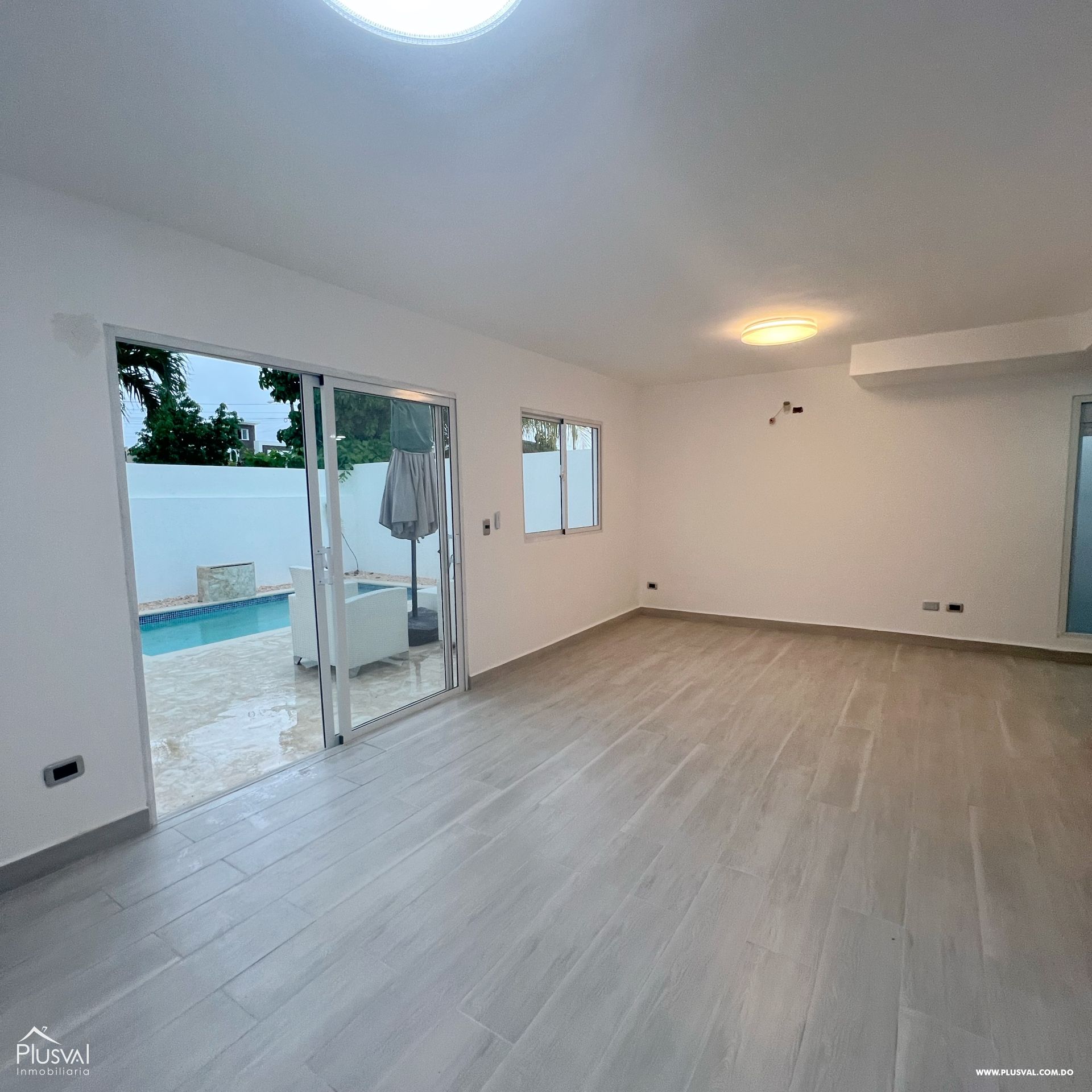 Espaciosa casa de dos niveles en renta en el paraiso de Punta Cana 373691