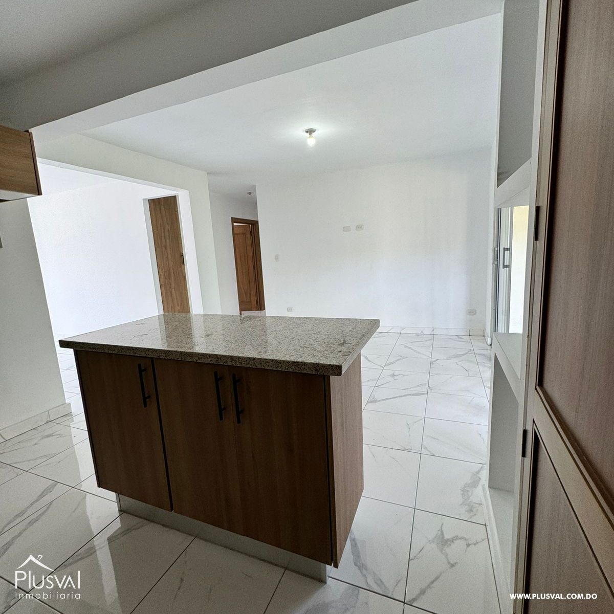Excepcional Apartamento en exclusivo sector y privado con la privacidad y un encantador patio en el Segundo nivel, Estilo terraza en Santiago 340707