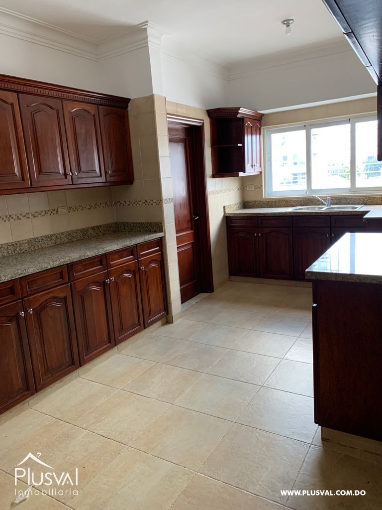 Amplio apartamento en alquiler zona poco transitada del sector de Naco 234368