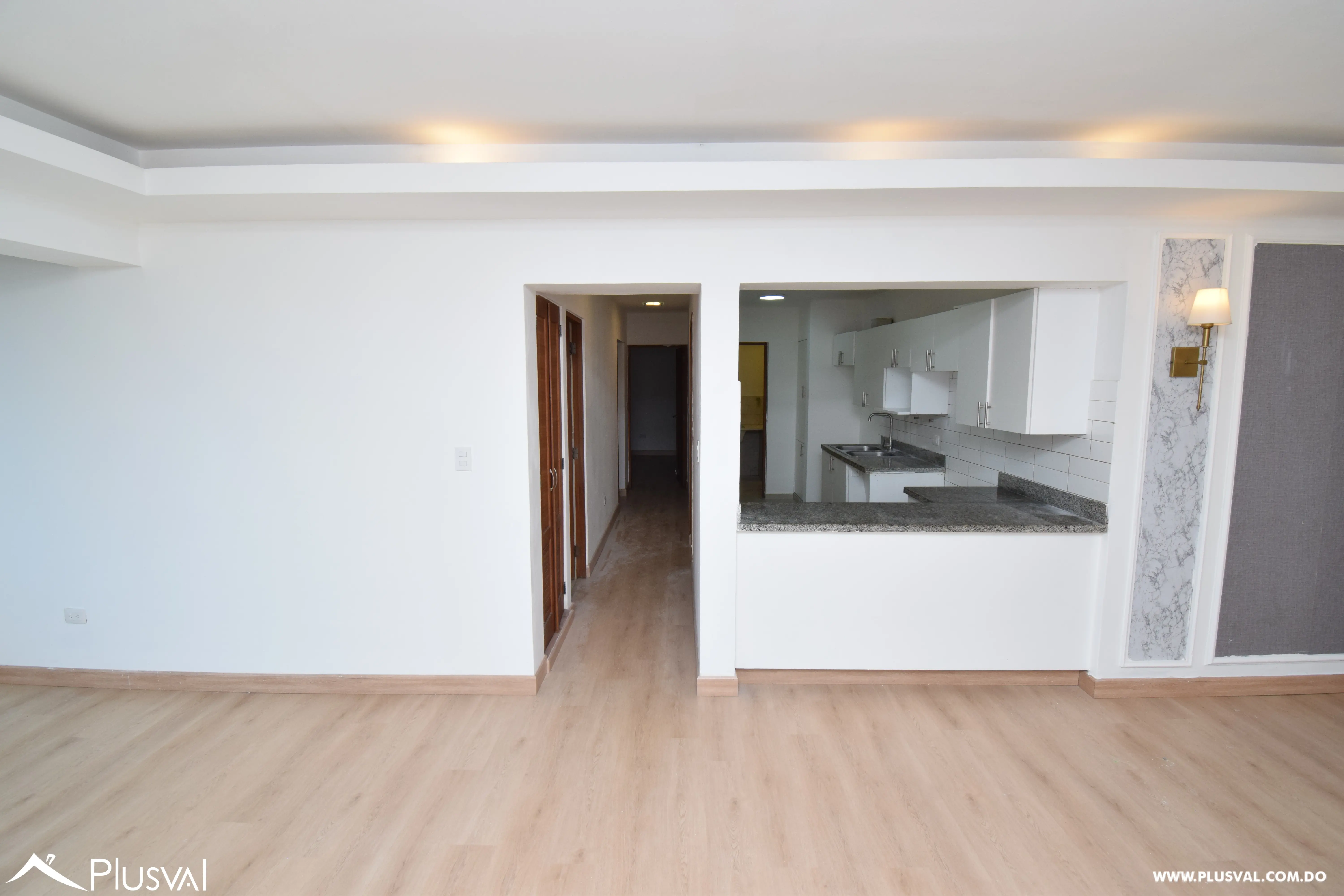Apartamento en alquiler vacío con excelente ubicación. 468029