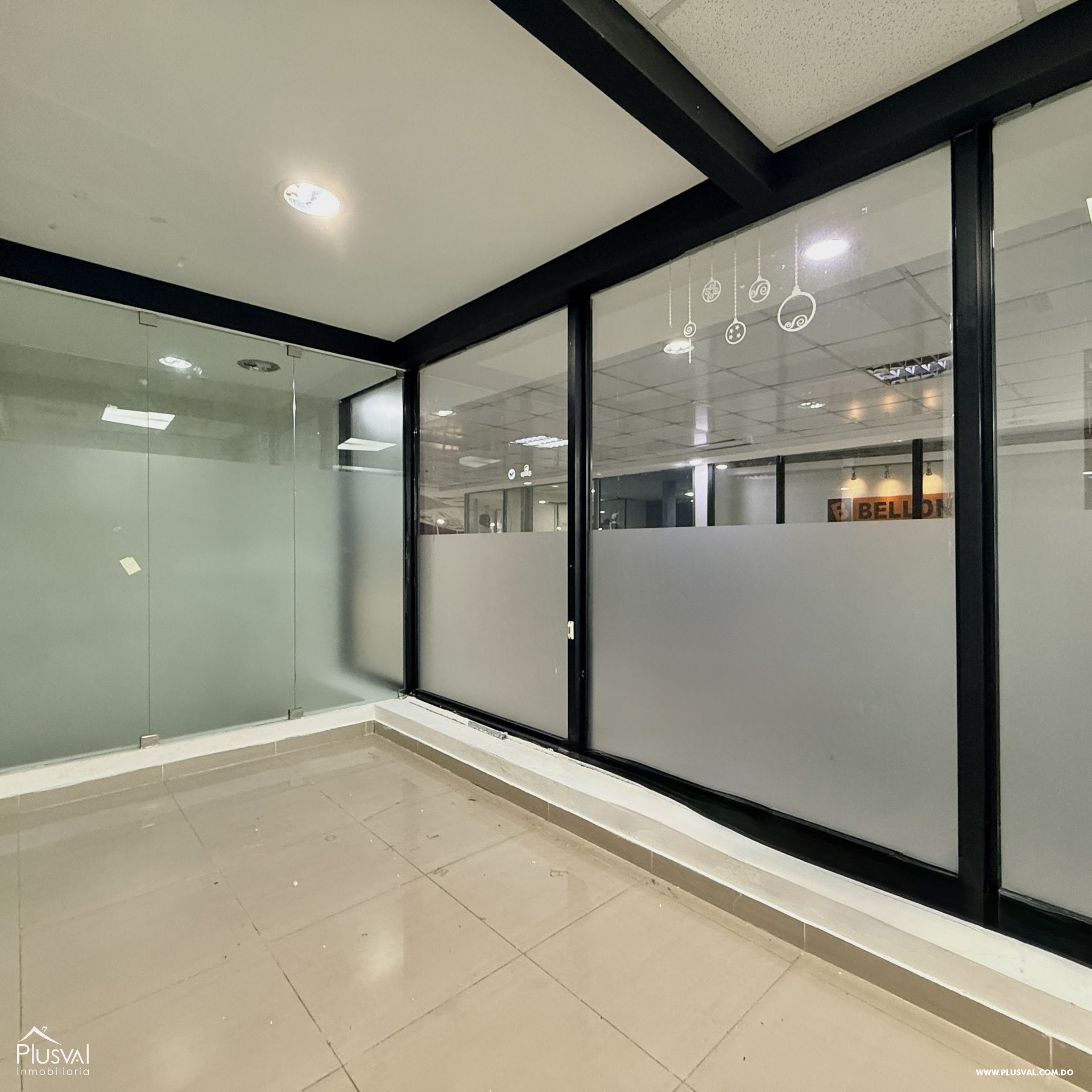 Alquiler Local de Oficina en Piantini, Vista al Mar y 300 Parqueos 483040