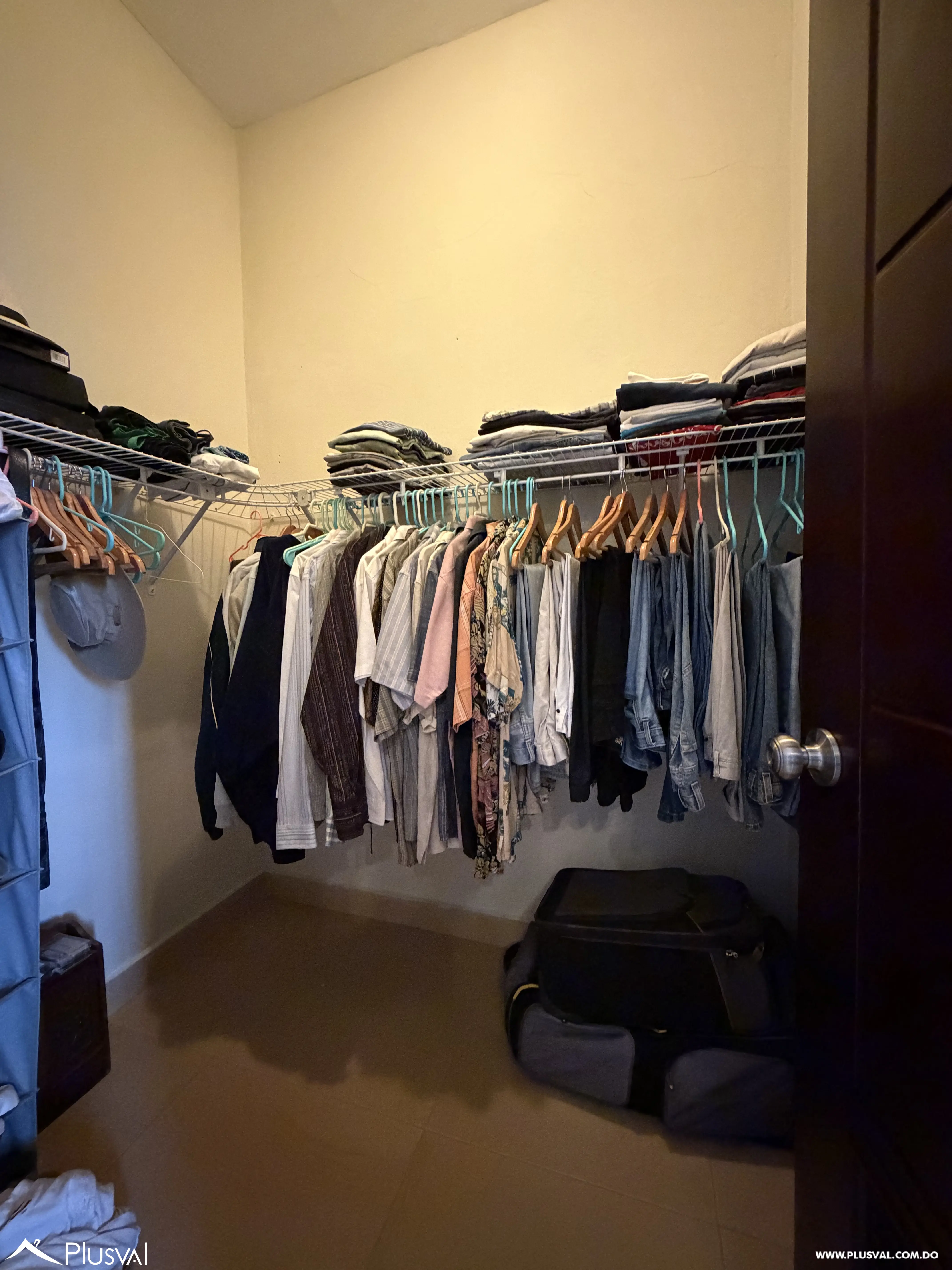 Casa de 3 Niveles con Piscina y Área Social en Juan Dolio 513201