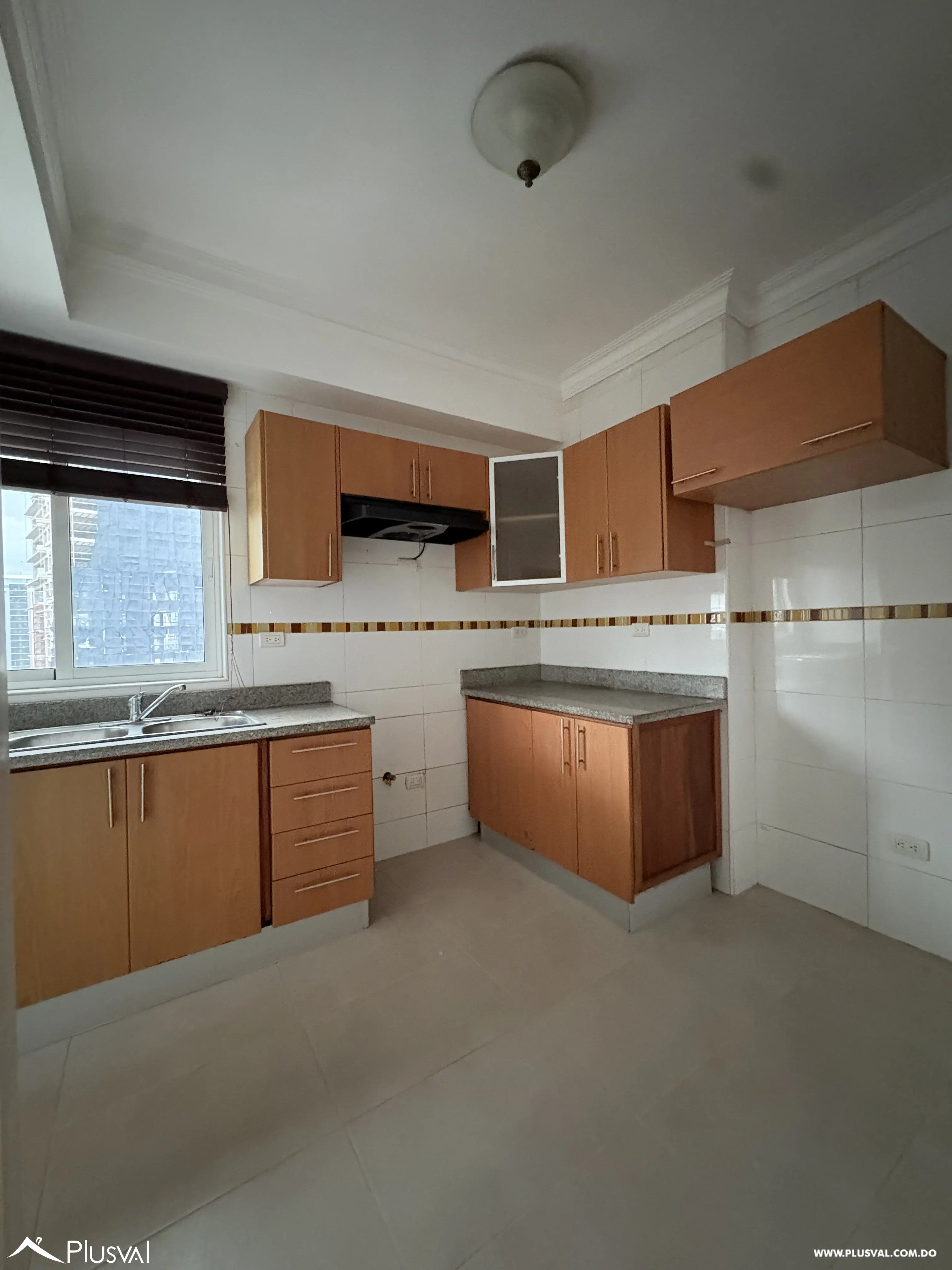 Apartamento en alquiler en el centro de Naco super amplio y piso alto 535134