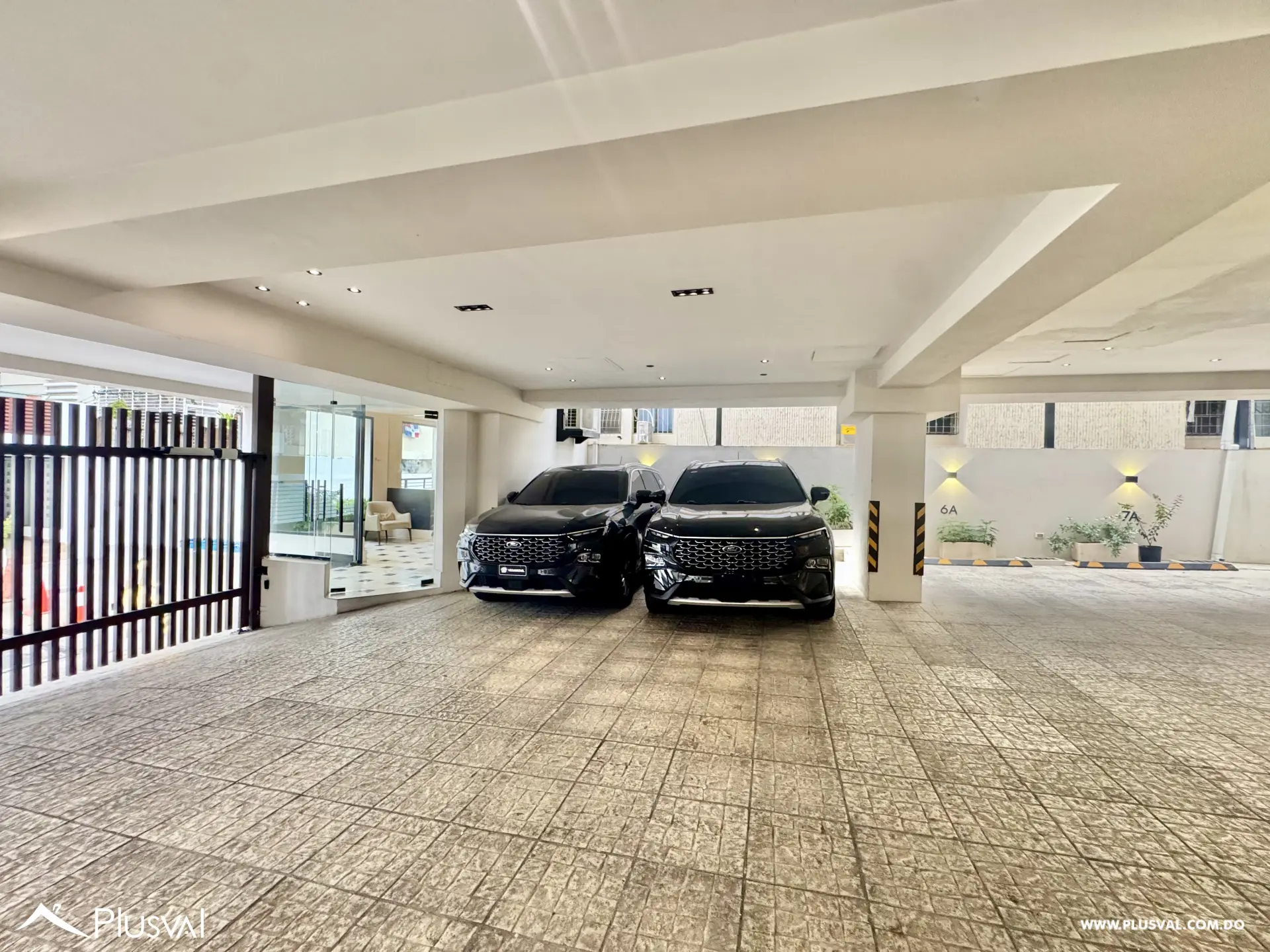 Alquilo Maravilloso Apartamento en  Piso Alto en el Corazon de Naco 527537