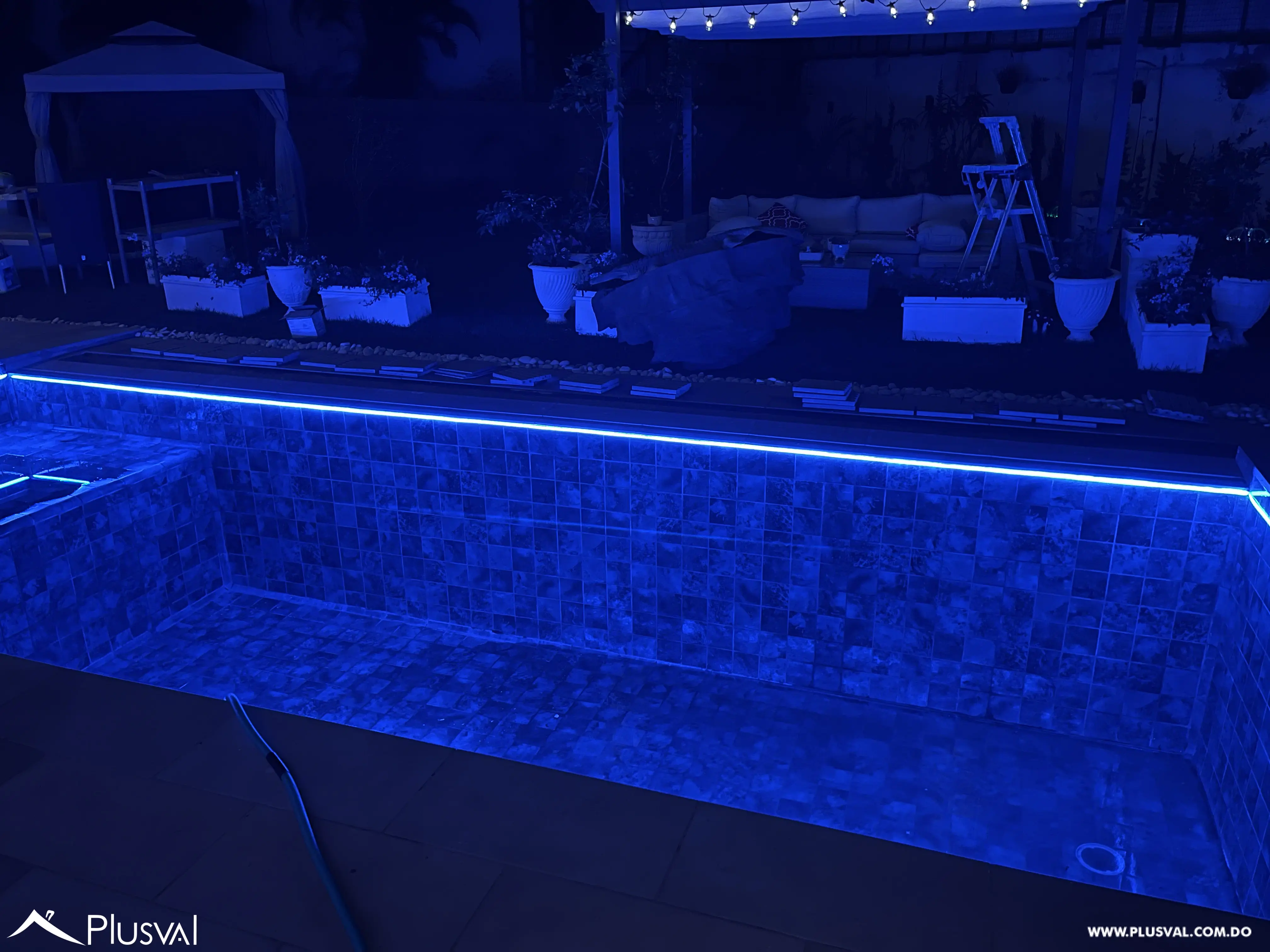 Casa Inteligente con Paneles Solares, Tesla Powerwall y Piscina en Las Praderas 488006