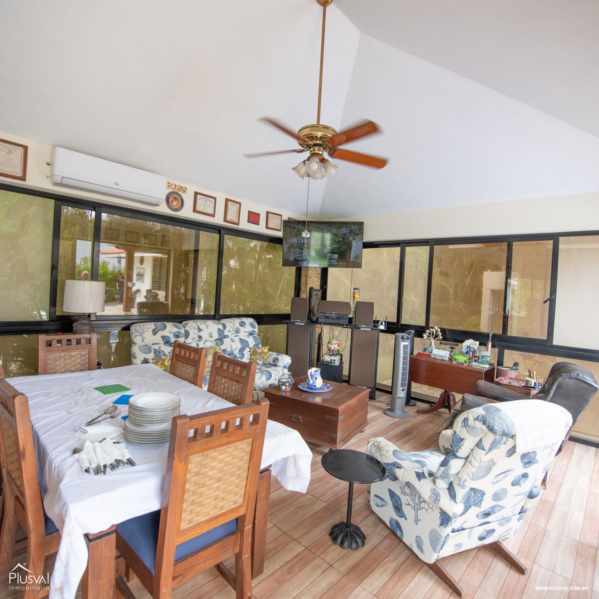 Villa en venta en metro Country Club con piscina privada y vista al campo de golf 456534
