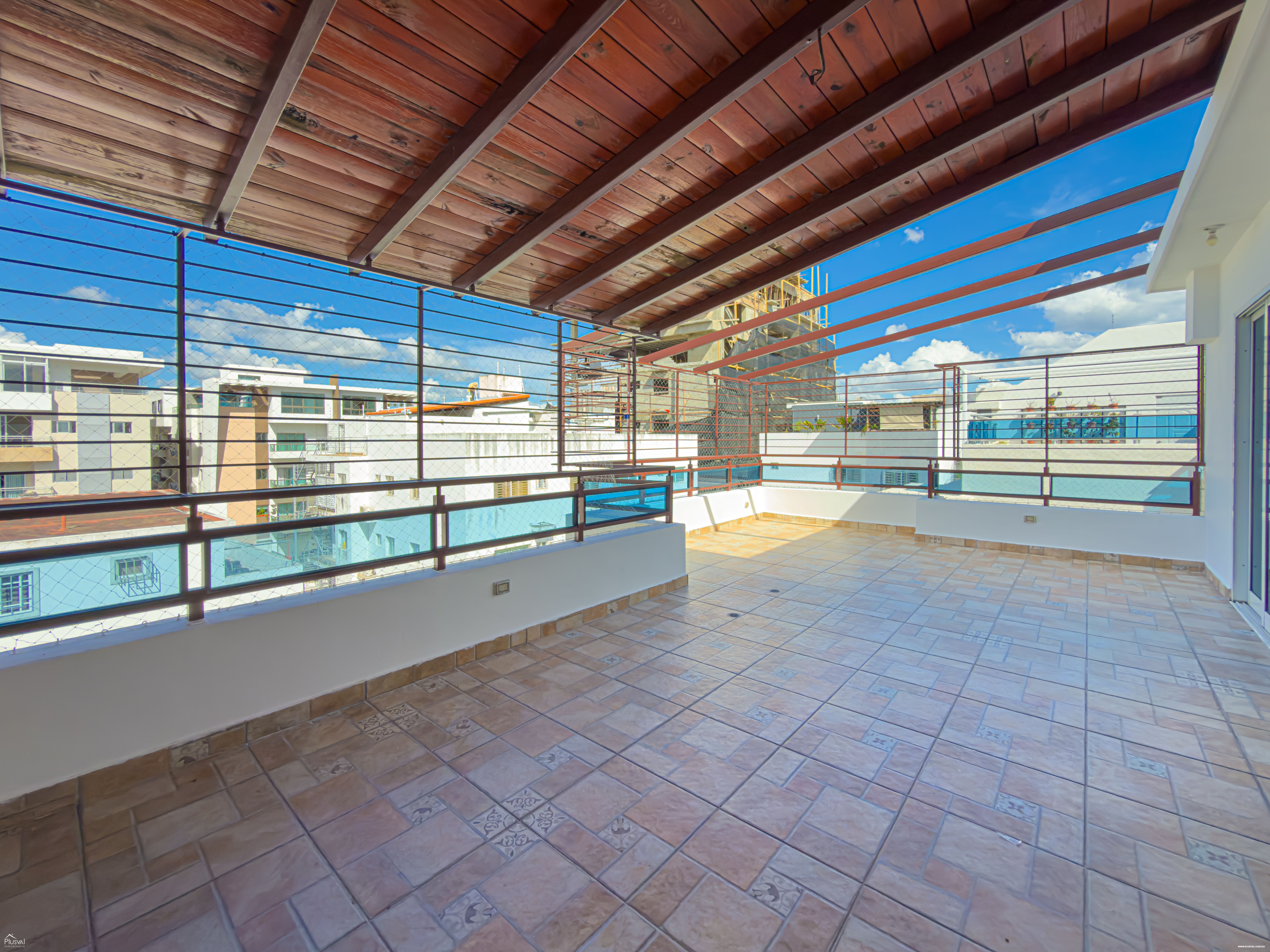 Apartamento en Alquiler 6to nivel en Los Restauradores con 3 Habitaciones 476327