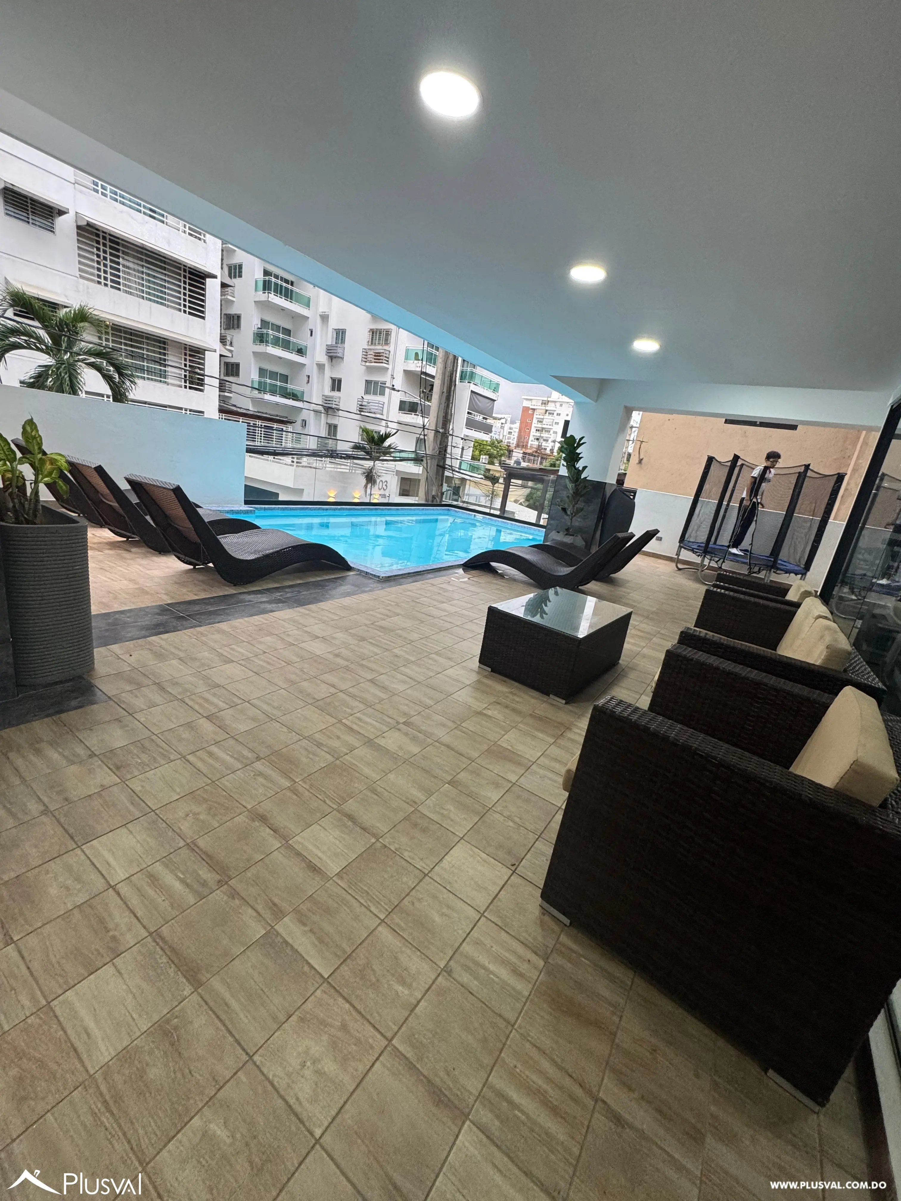 Alquiler de apartamento en torre moderna de Evaristo Morale 482316