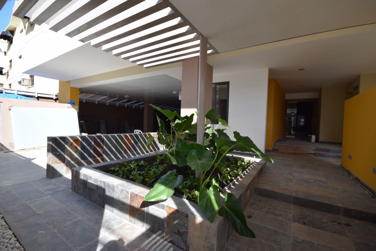 Alquiler en moderna torre en Evaristo Morales 481040