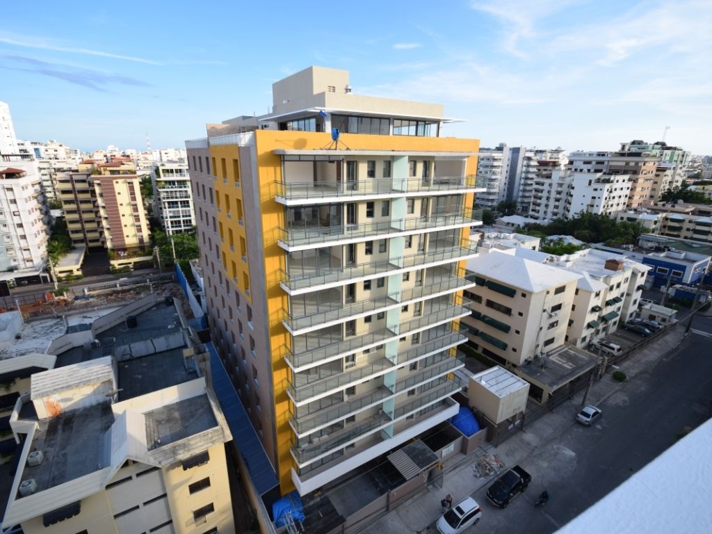 Alquiler en moderna torre en Evaristo Morales 481037