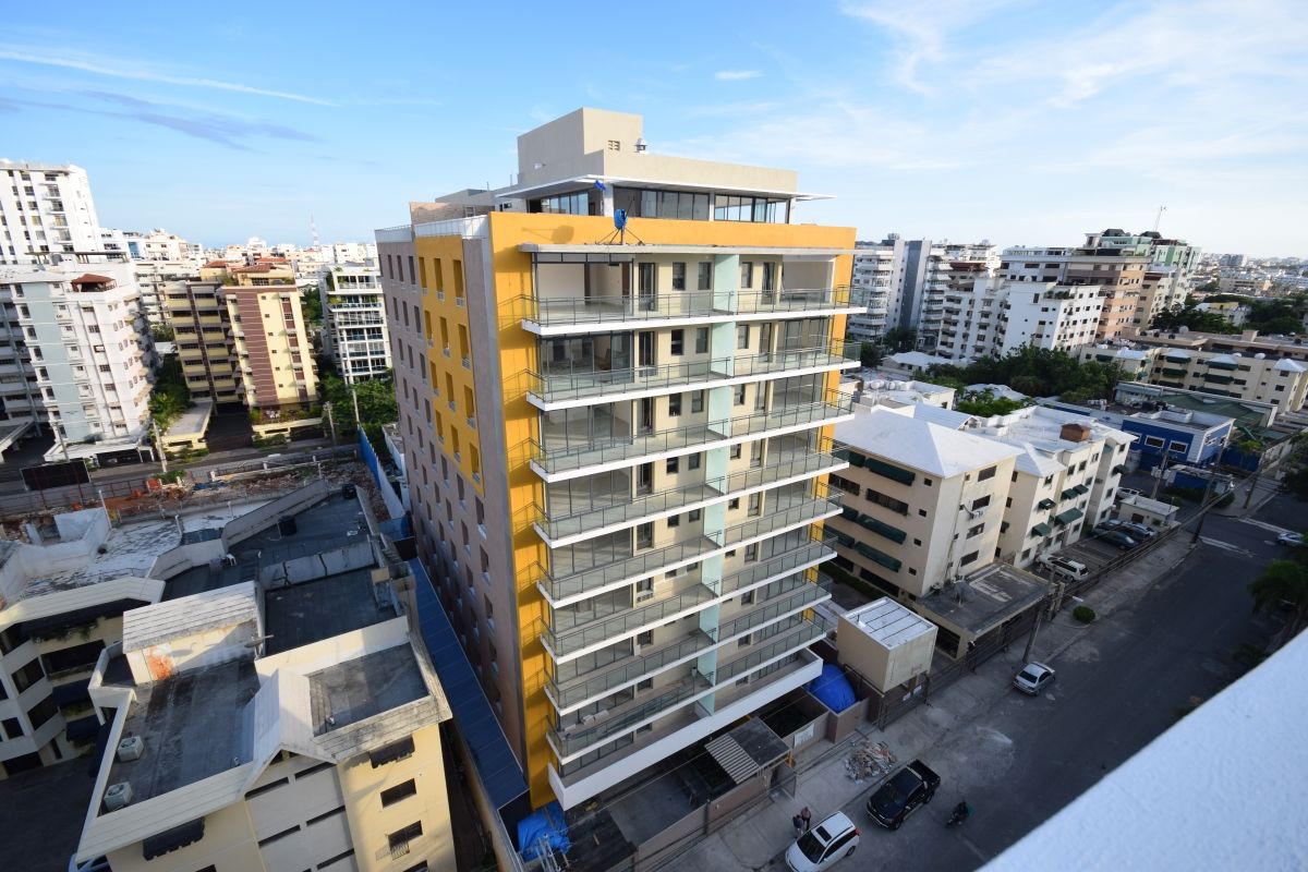 Alquiler en moderna torre en Evaristo Morales 481037