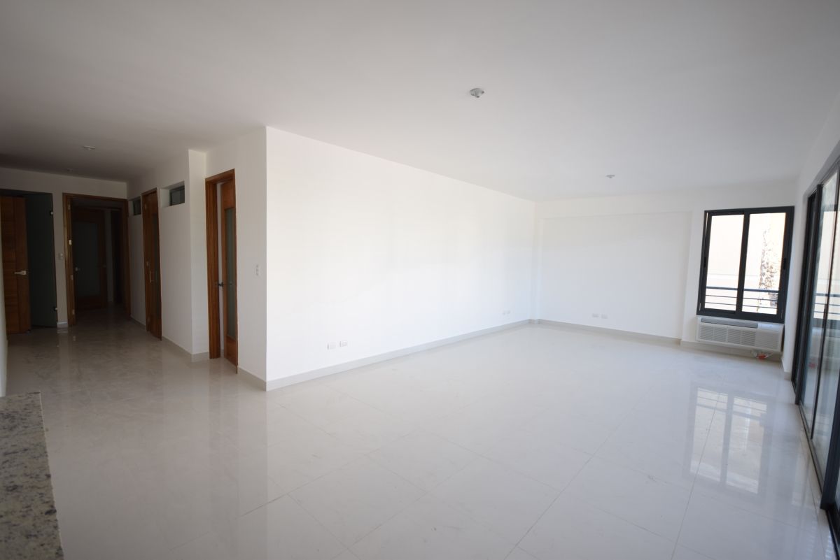 Alquiler en moderna torre en Evaristo Morales 481039