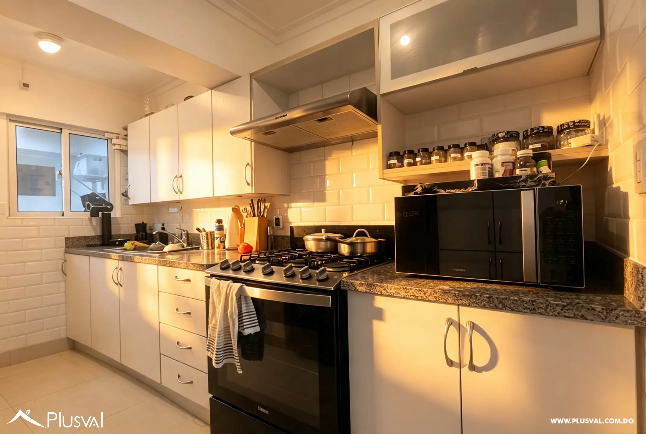 Apartamento de 2 Habitaciones en Alquiler en la Zona Universitaria con 2 Parqueos y Áreas Sociales 528293