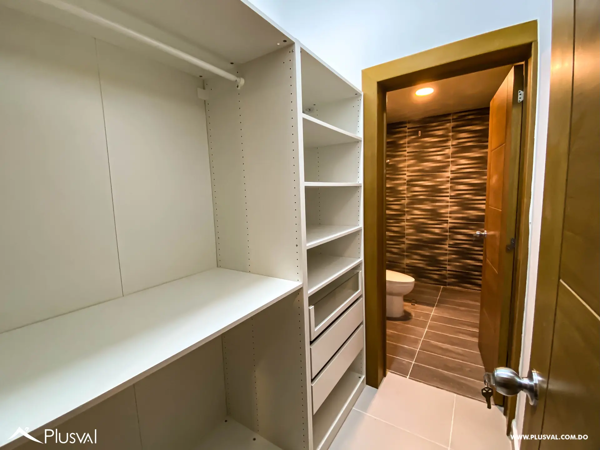 Apartamento en alquiler de 1 habitación amueblado en Evaristo Morales 495365