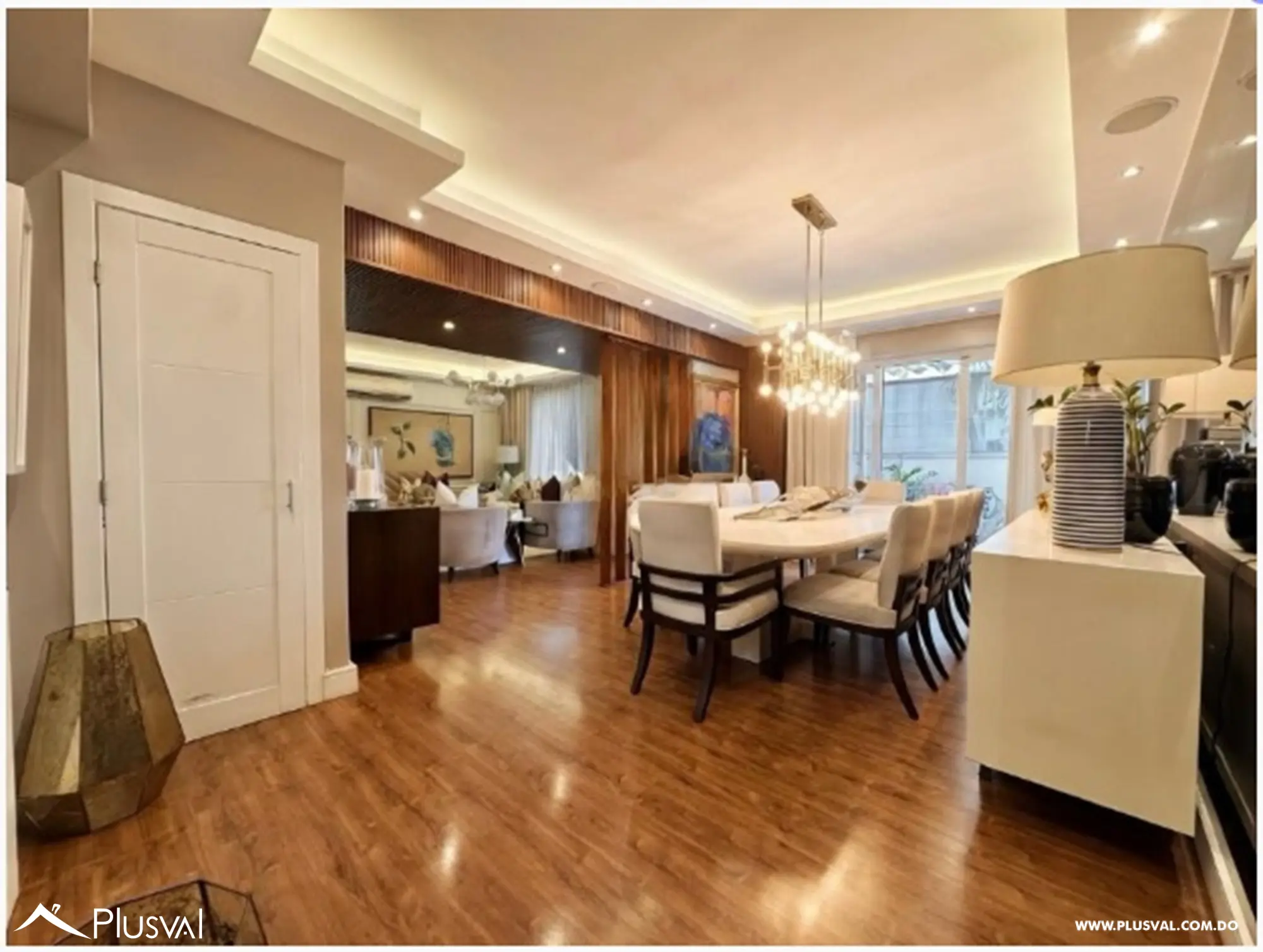 Amplio apartamento 2do nivel con terraza privada, en Evaristo Morales 515491
