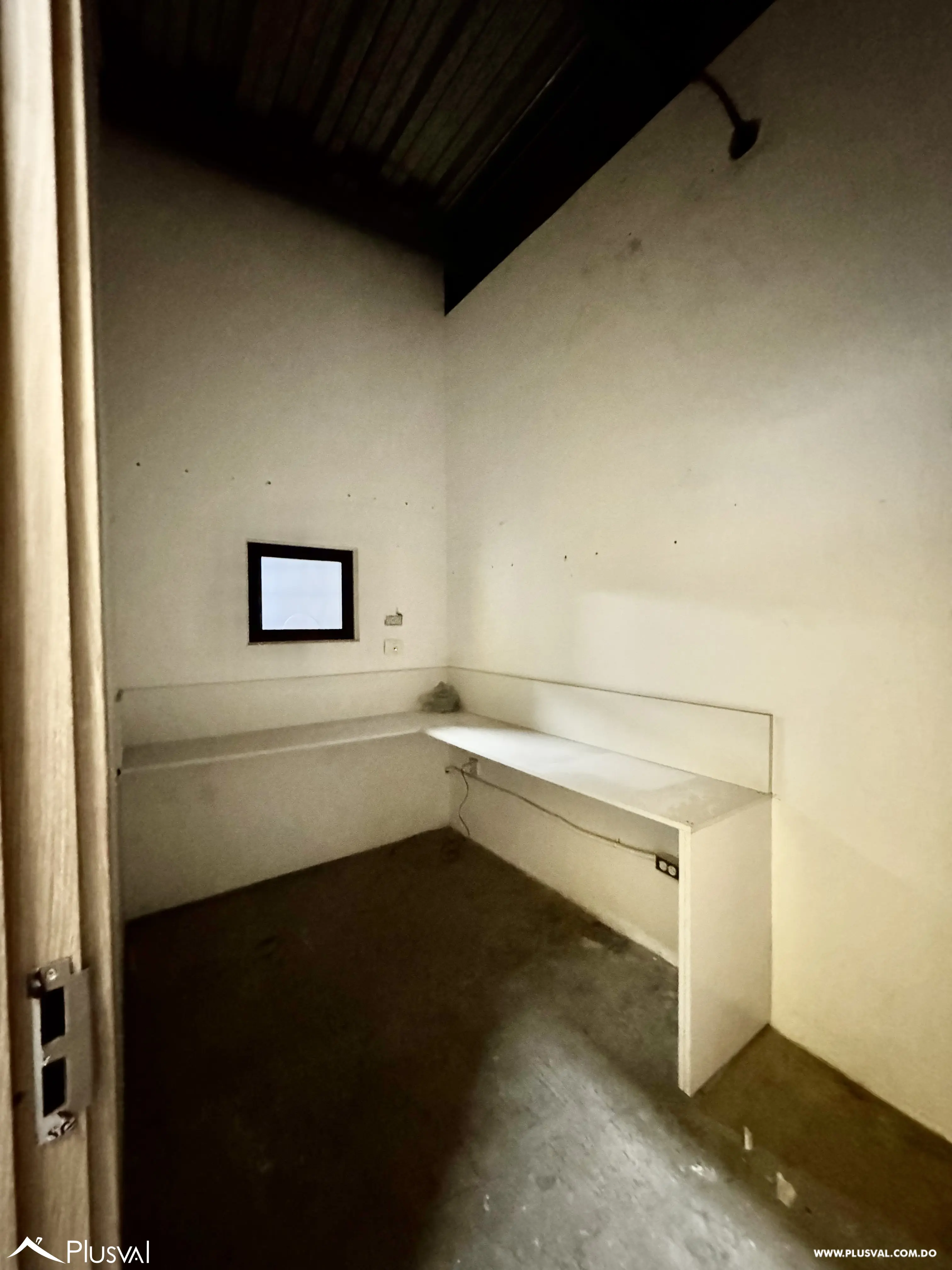 Alquilo Nave de 2 niveles  de 200 Mt2 en La Av. Isabel Aguiar 482813