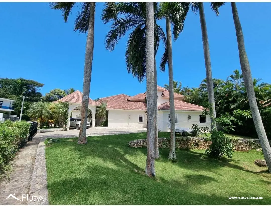 ¡Invierte en el Paraíso! Villa de Ensueño con Piscina y Amplio Patio 510096