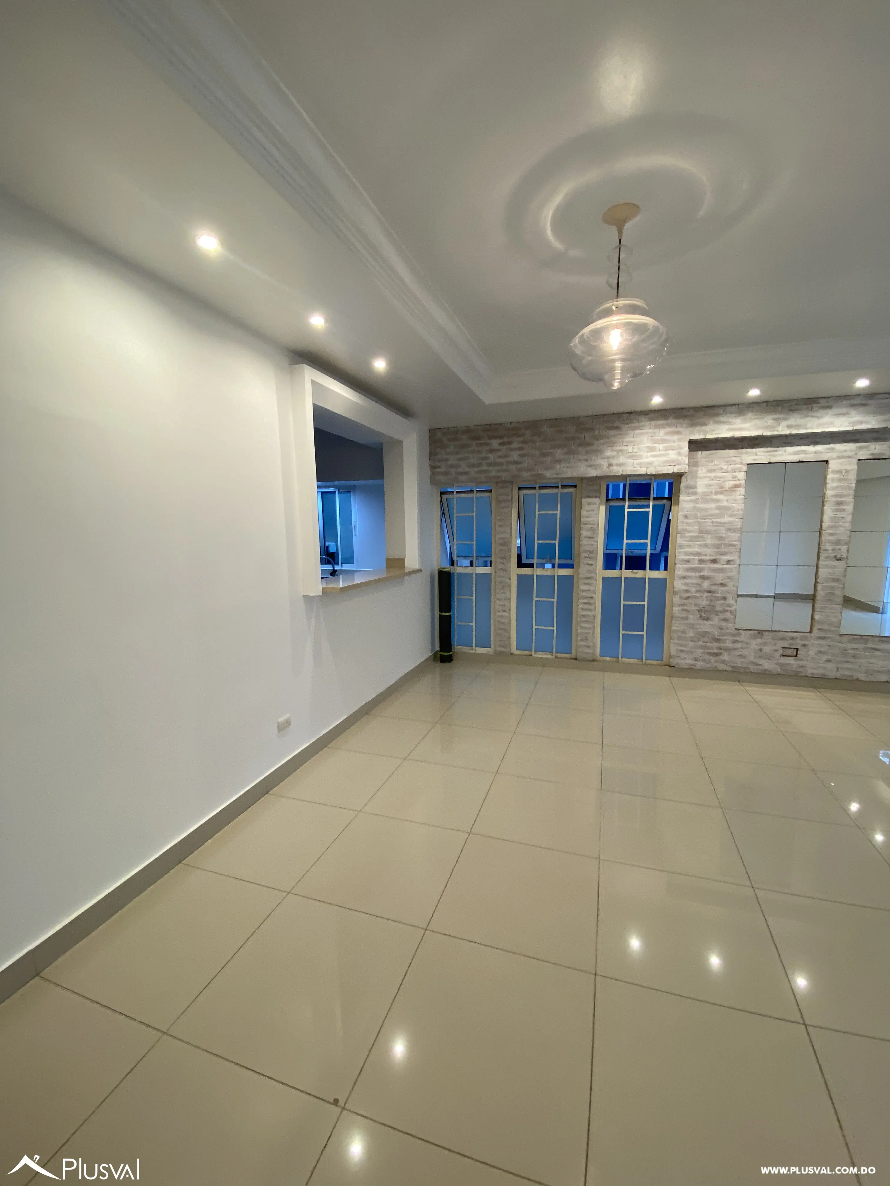 Se alquila amplio apartamento en Serralles. 469166