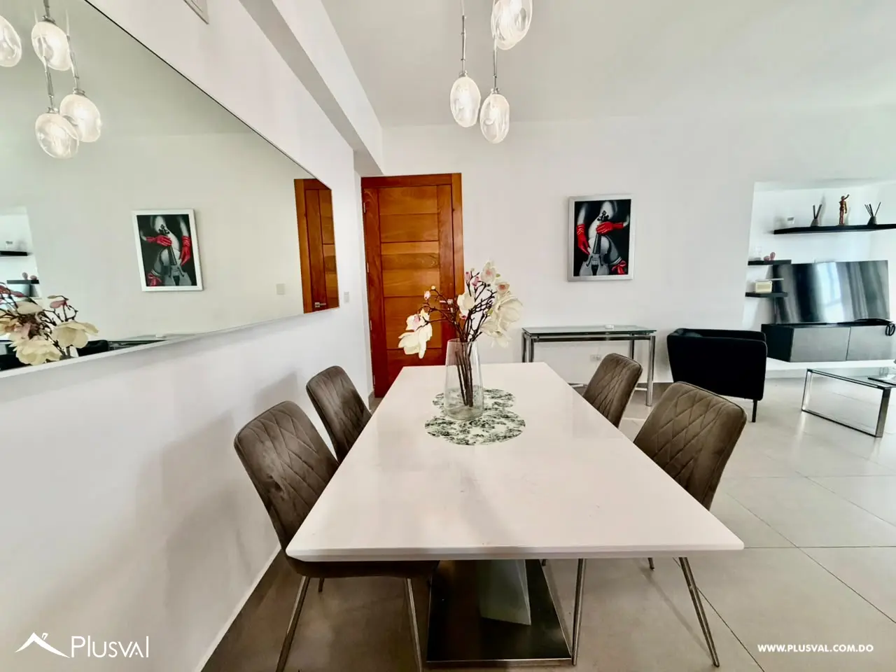 Apartamento en venta en torre familiar en la mejor zona de Naco 533180