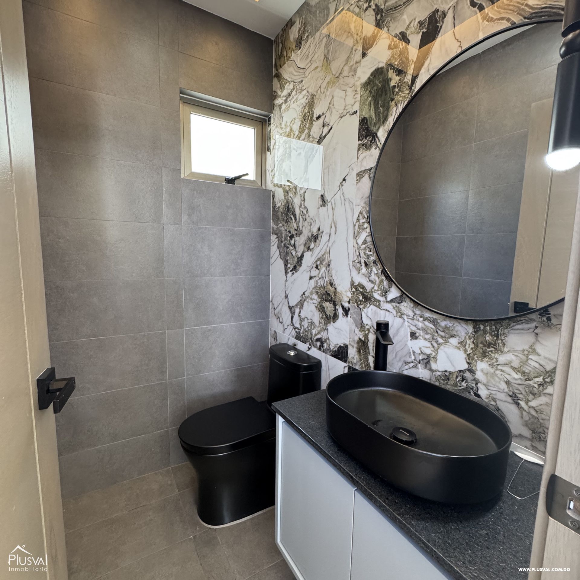 Vivienda de 2 niveles en Proyecto seguro de Santiago. 406884