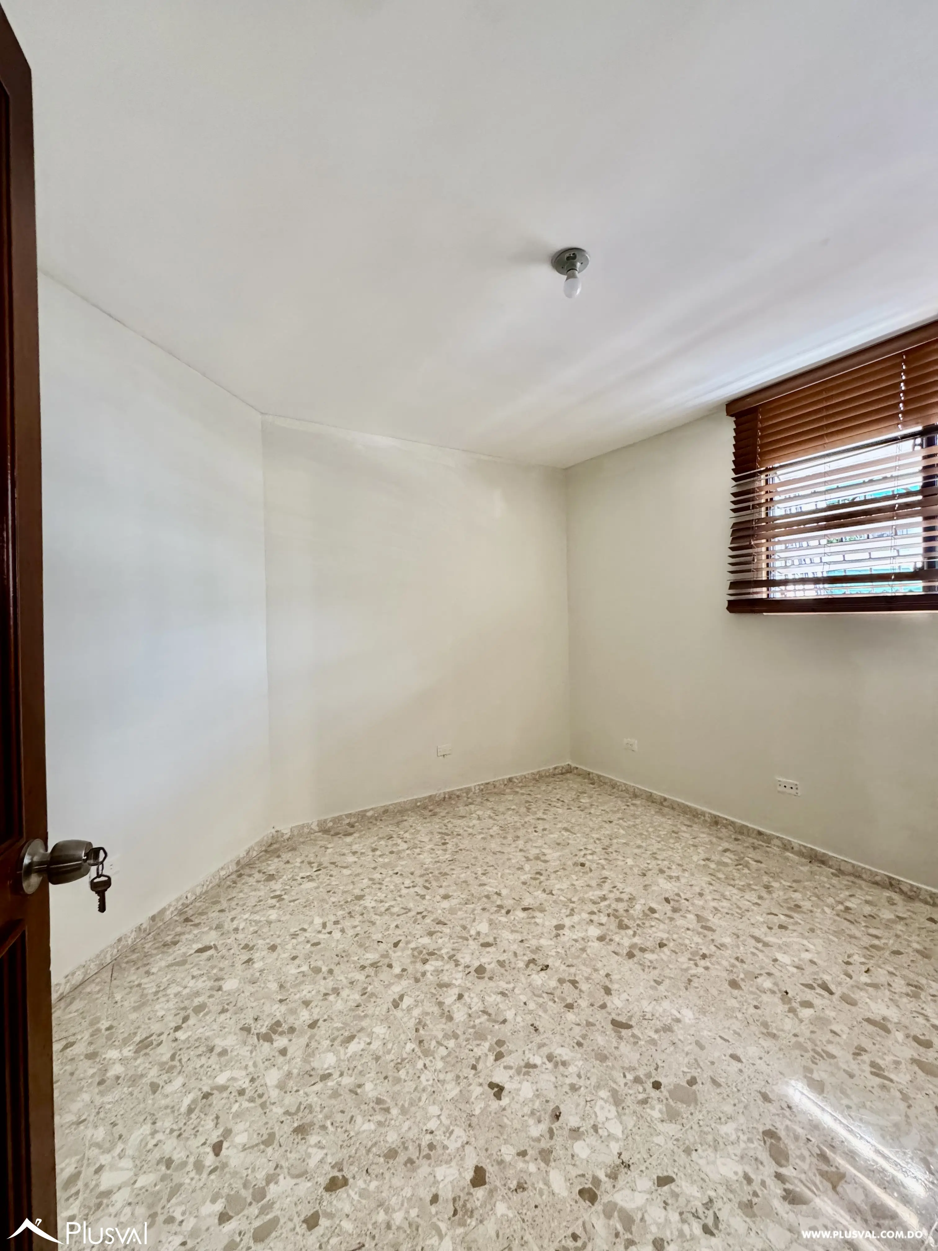 Alquilo Amplio Apto Clásico en Naco 494313