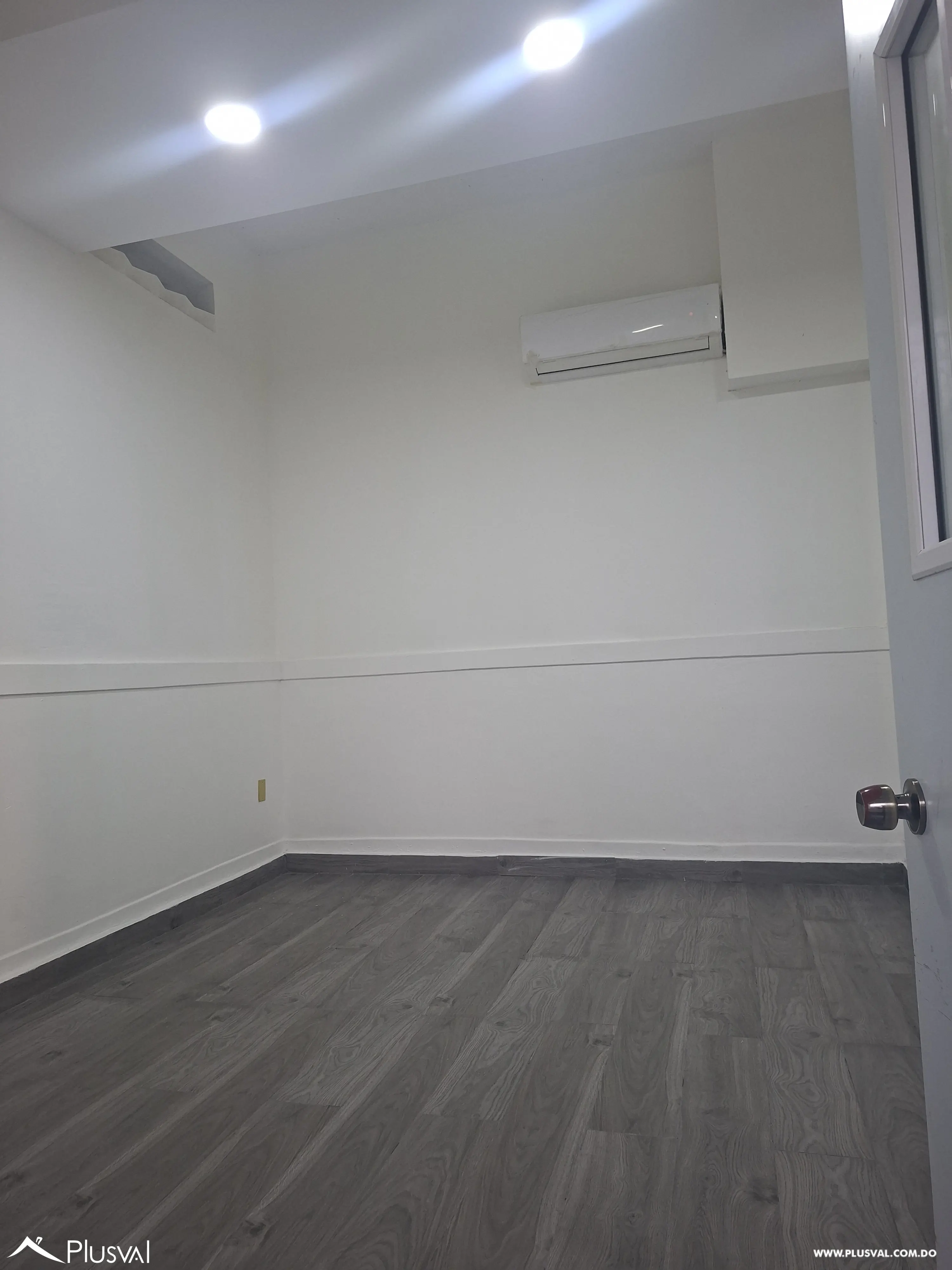 Local comercial para oficinas y centros profesionales en Gazcue 519659
