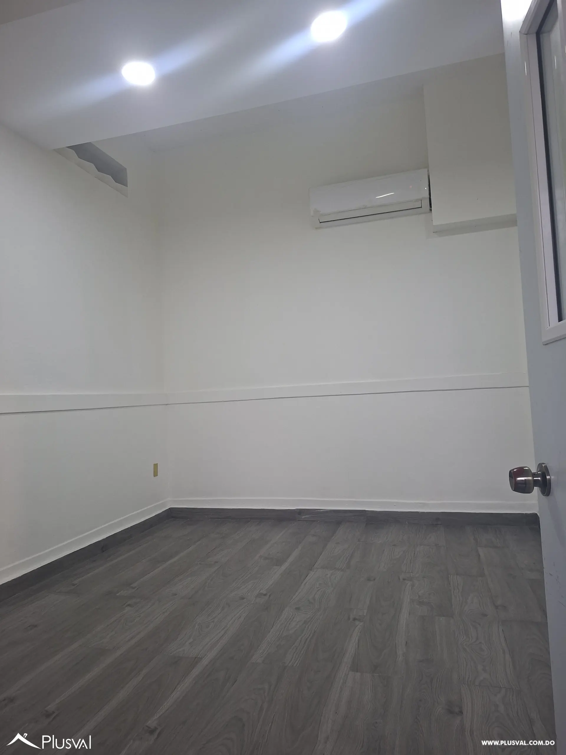 Local comercial para oficinas y centros profesionales en Gazcue 519659