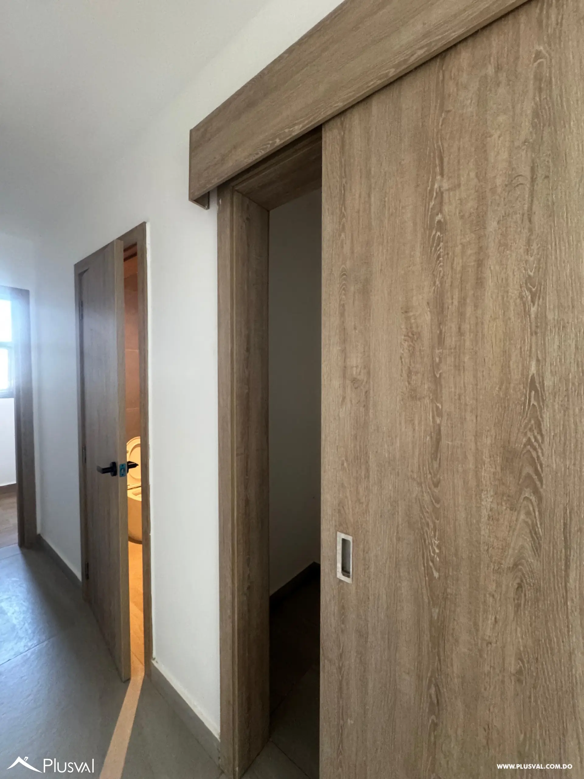 Apartamento de 2 habitaciones en alquiler en el exclusivo sector La Esmeralda. 469516