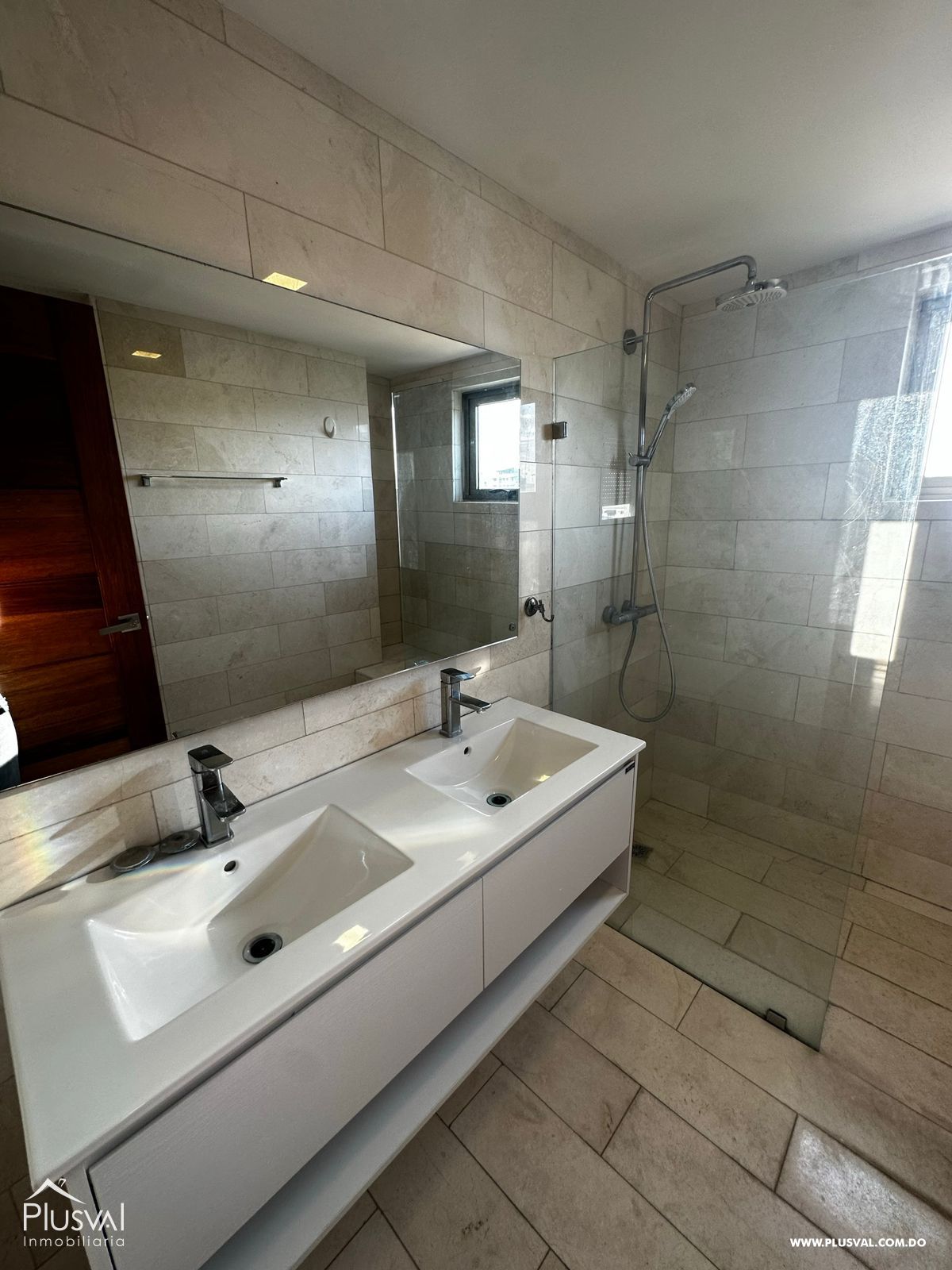 Residencia de lujo en Evaristo Morales. Amplio, privado y estratégicamente ubicado. 319277