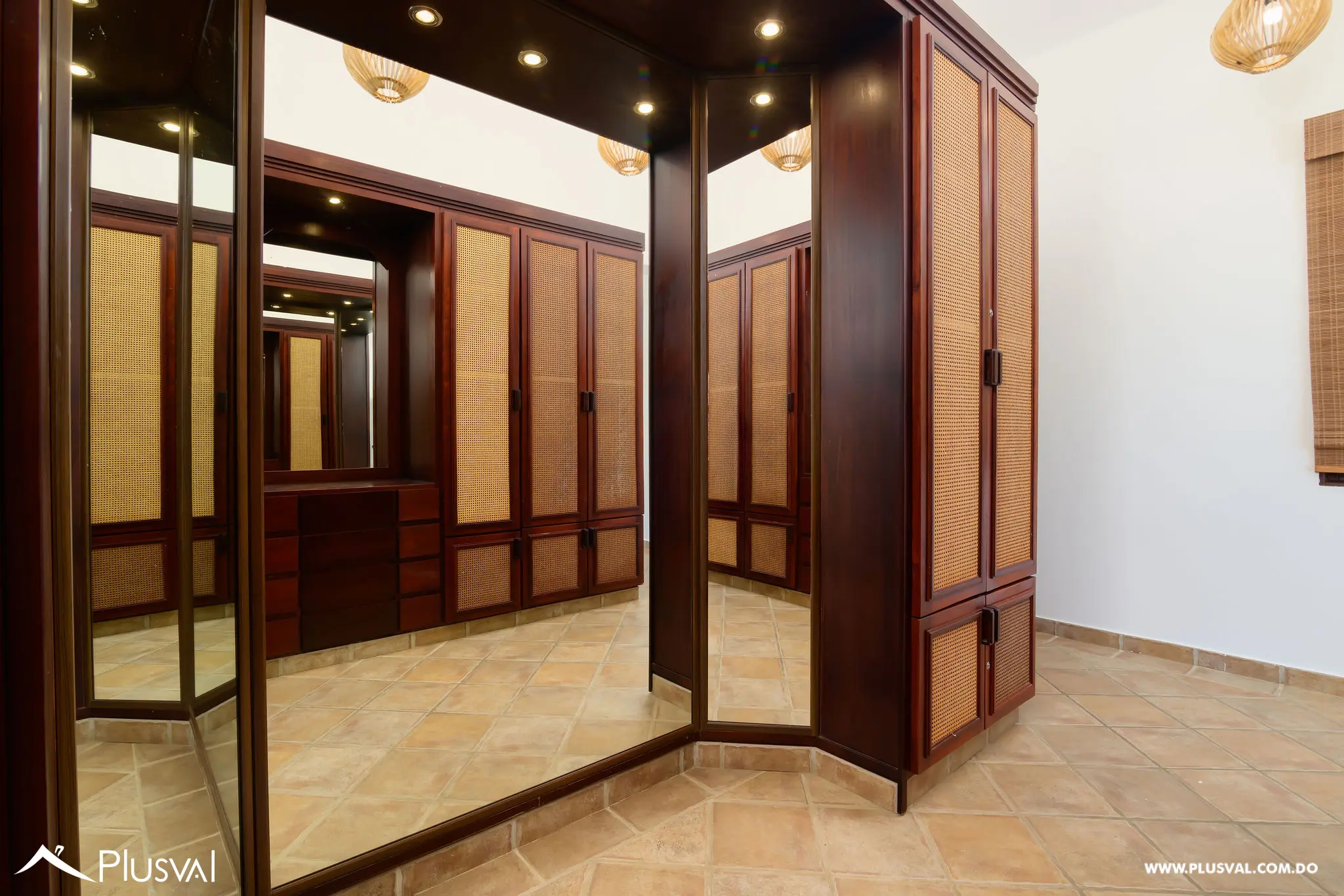 Preciosa Villa en venta. primera línea de playa en Cabrera 476755