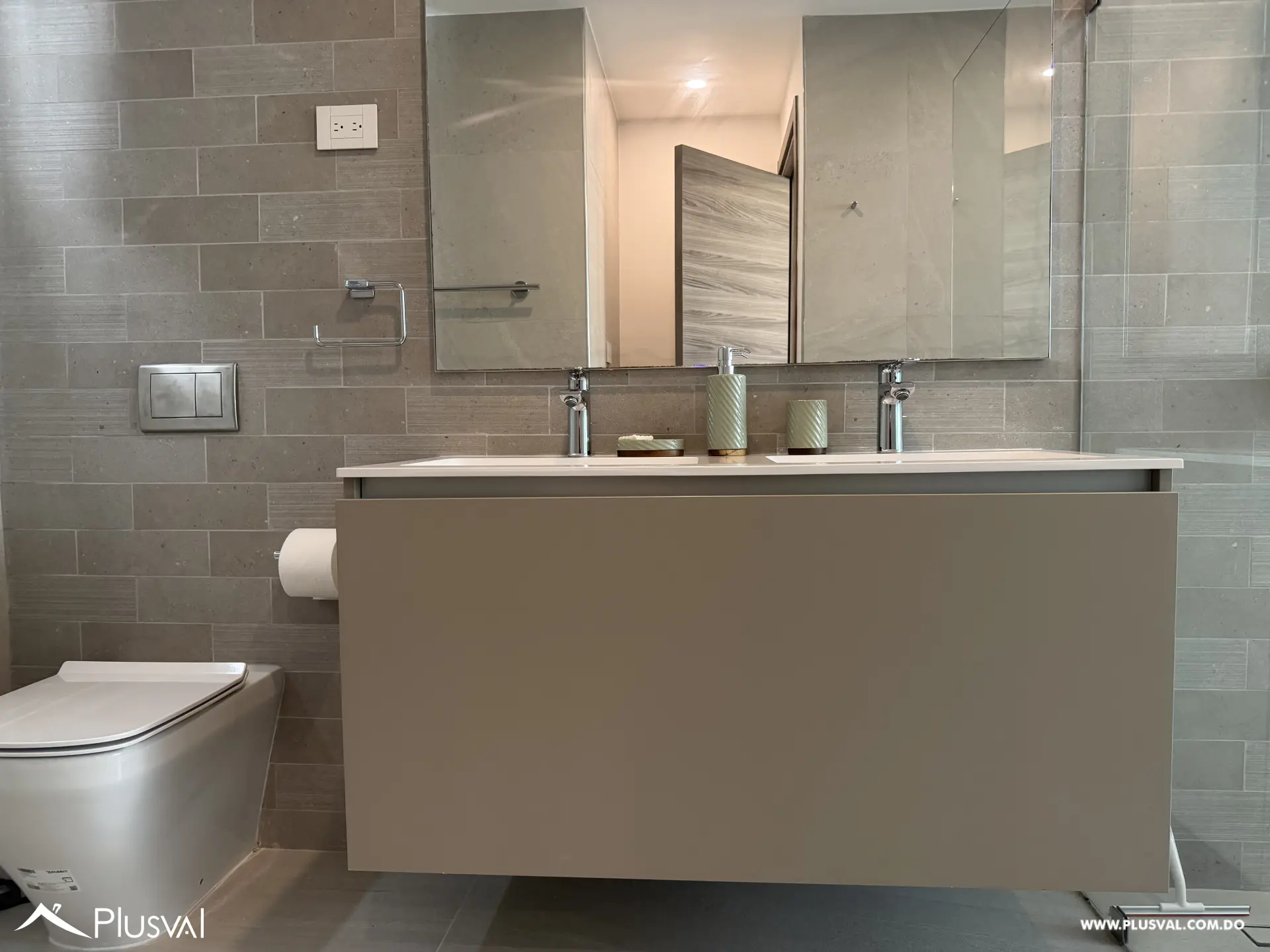 Apartamento amueblado en venta en Ocean Bay 520592