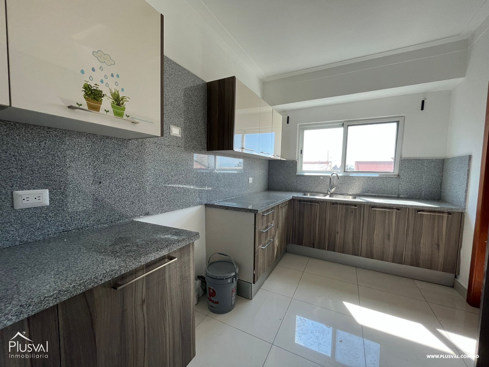 Moderno apartamento en venta en Evaristo Morales 201889