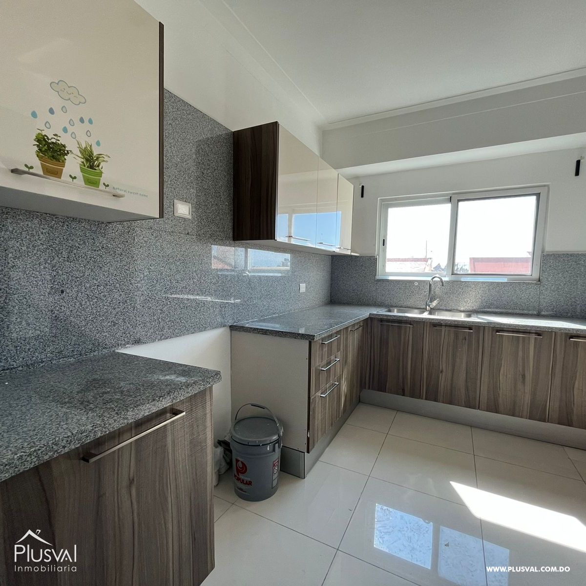 Moderno apartamento en venta en Evaristo Morales 201889