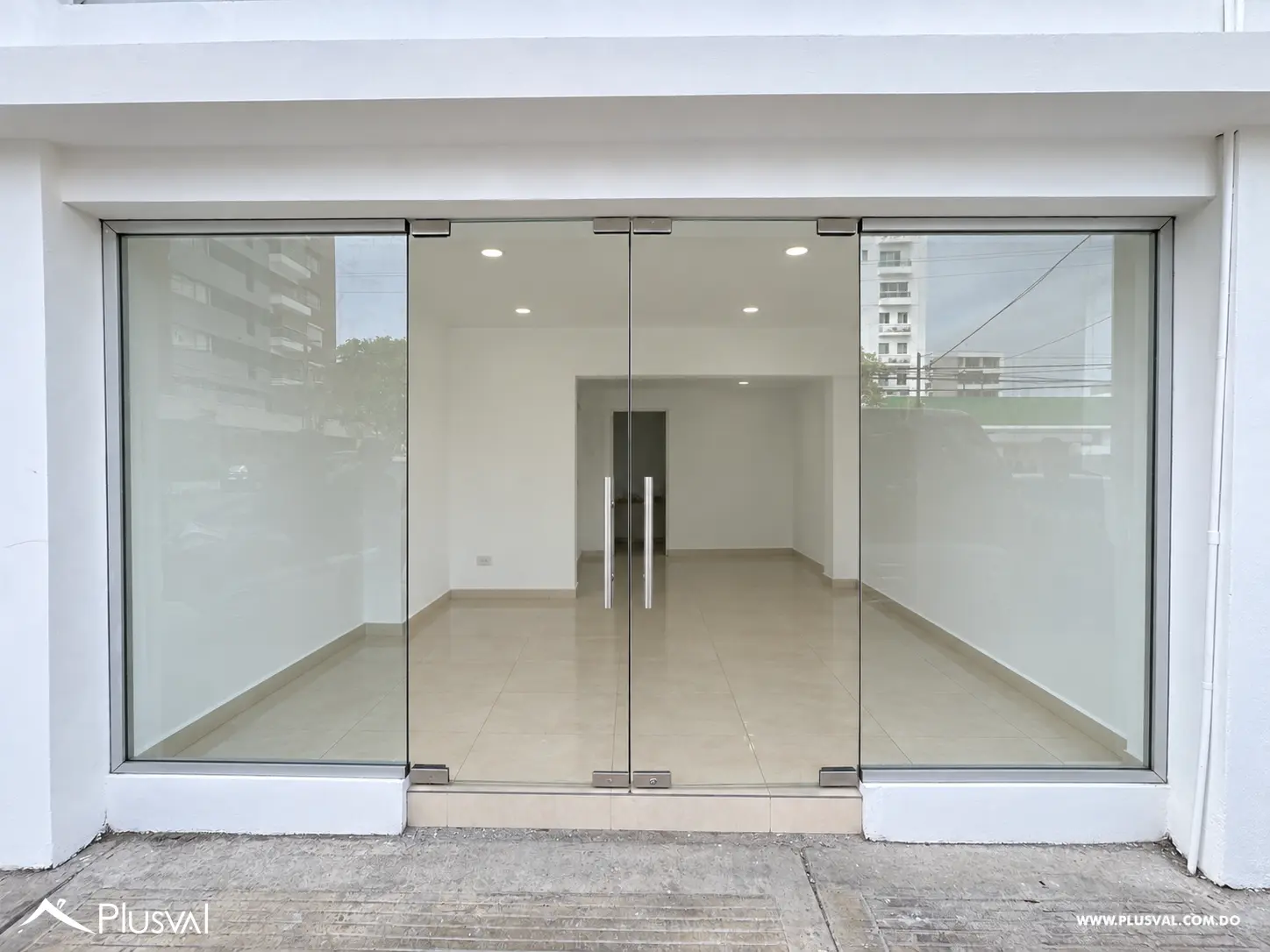 Alquilo Excelente Local Comercial en 1er Nivel en el Vergel 525037