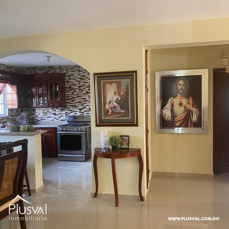 Amplia casa de dos niveles en venta en la Herradura. 293543