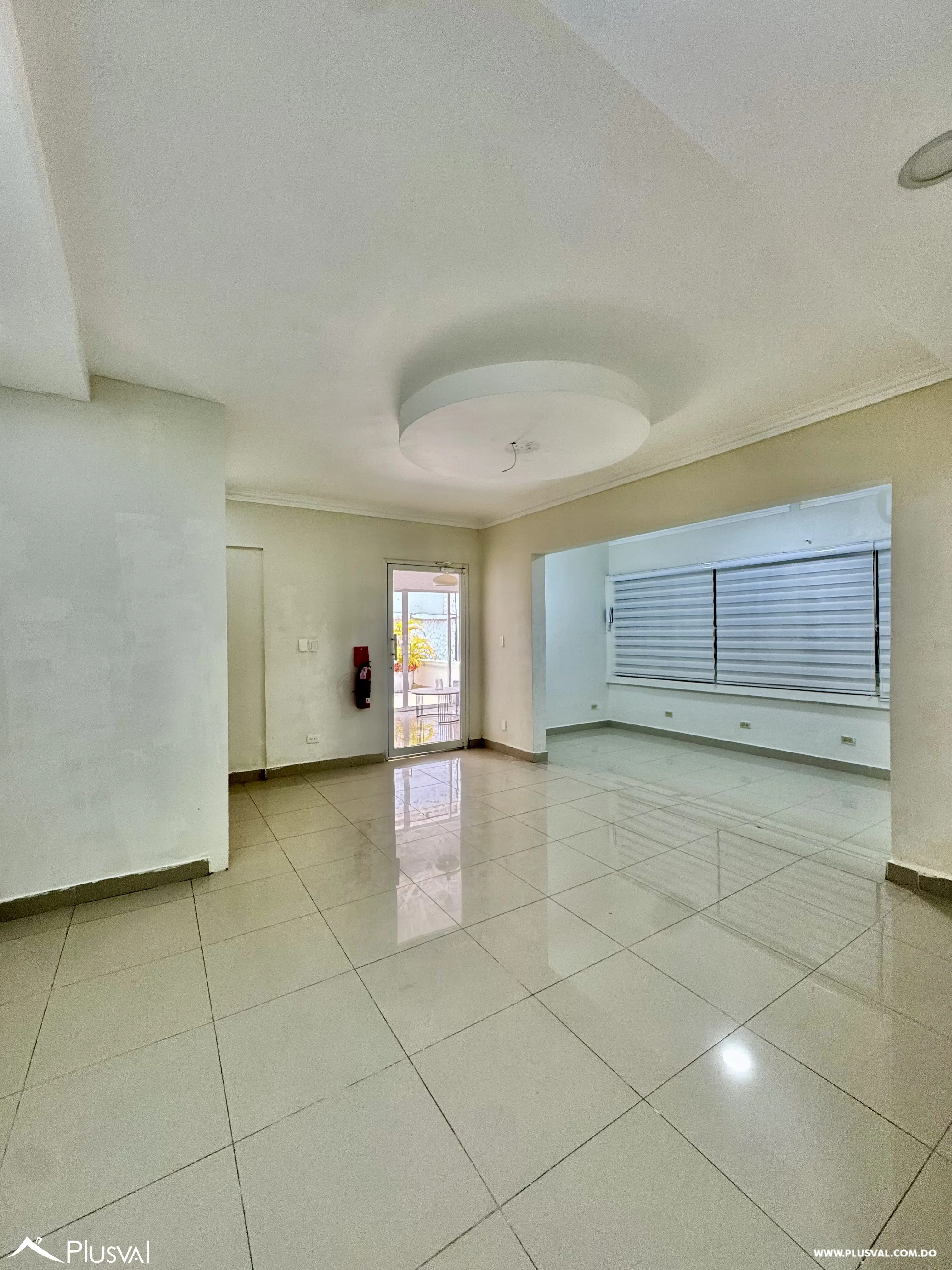 Alquilo Excelente Local en 2do Nivel en Gazcue 507808