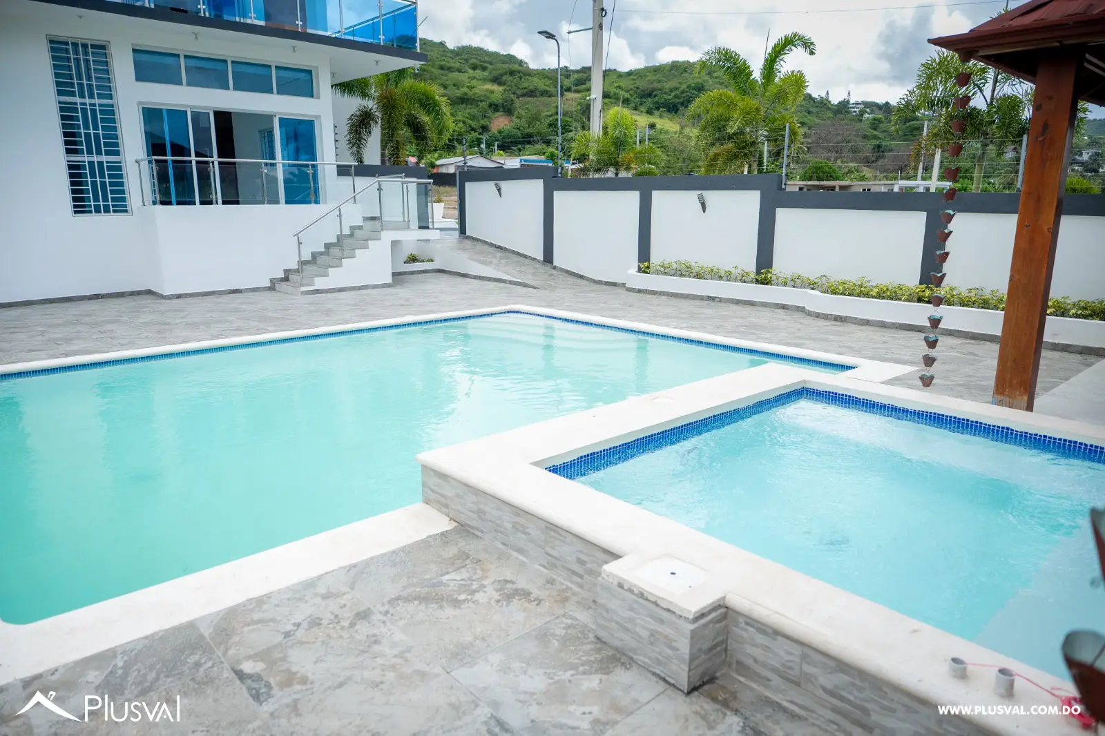 Villa de dos Niveles en Venta en Residencial Cerrado 520713